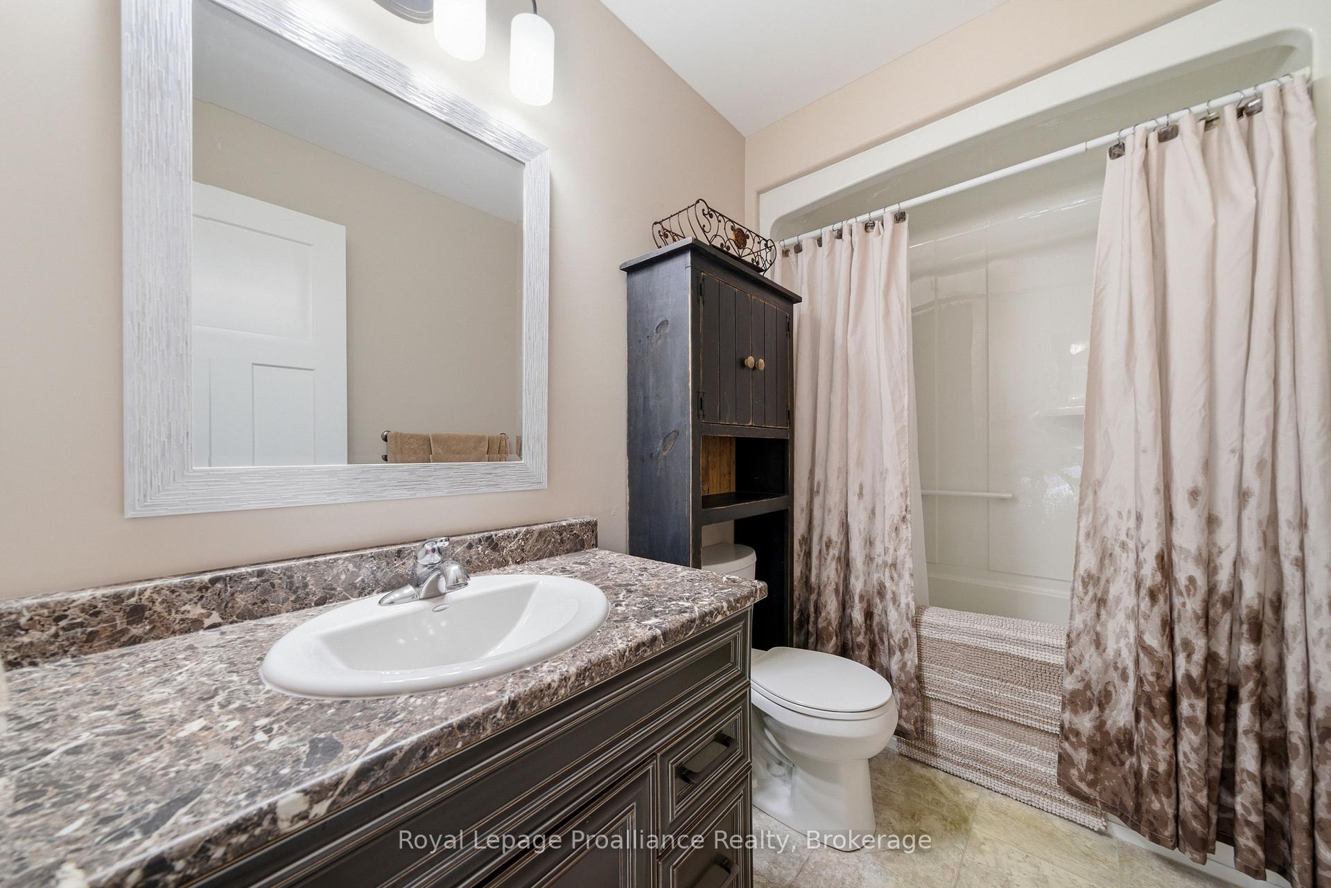 Photo 19 of 38 Redwood Drive, Belleville, Thurlow Ward — HOMEH