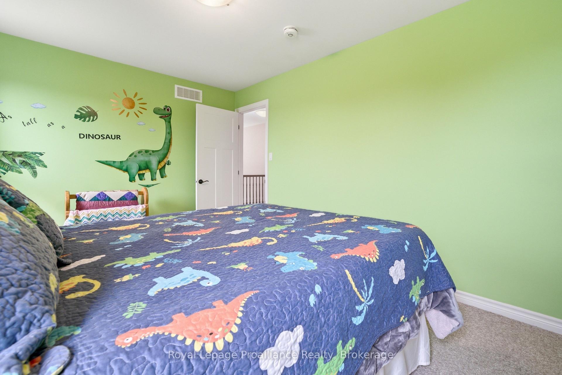 Photo 20 of 38 Redwood Drive, Belleville, Thurlow Ward — HOMEH