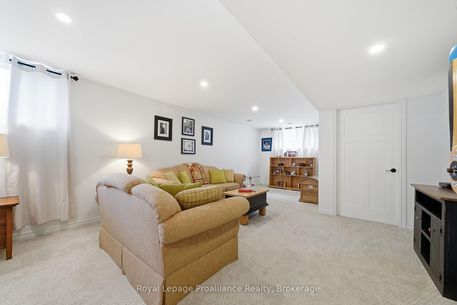 Photo 31 of 38 Redwood Drive, Belleville, Thurlow Ward — HOMEH