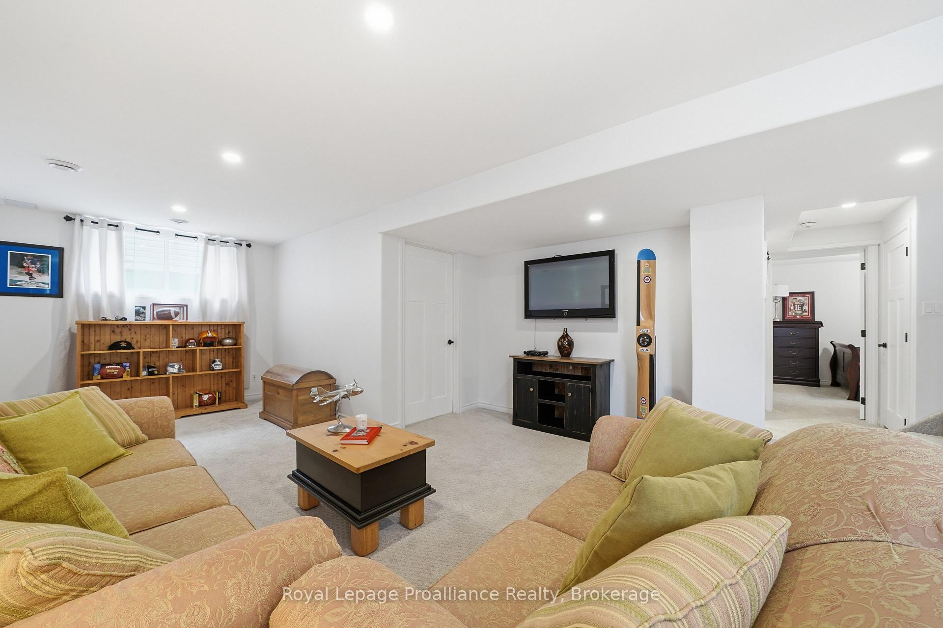 Photo 32 of 38 Redwood Drive, Belleville, Thurlow Ward — HOMEH