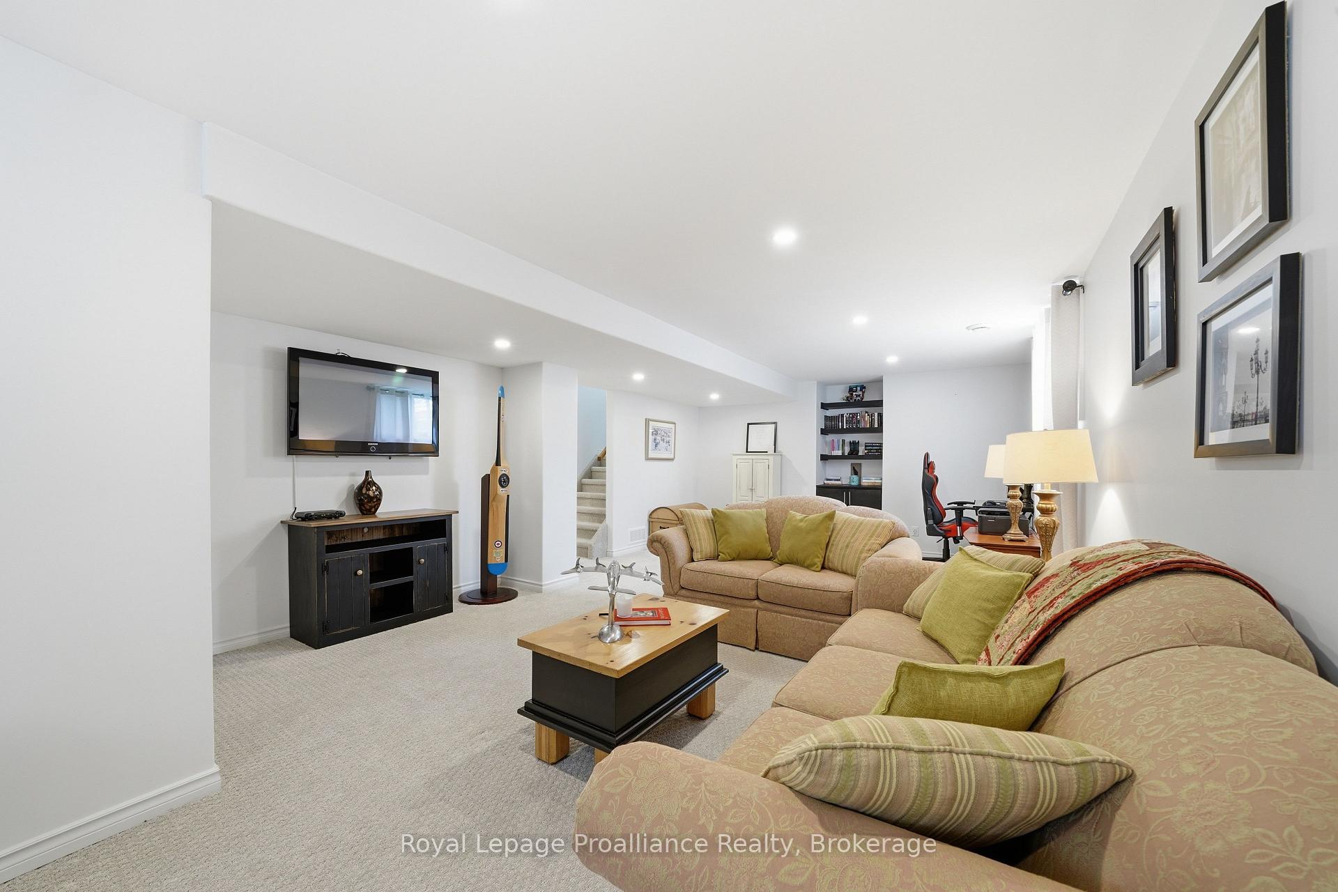 Photo 33 of 38 Redwood Drive, Belleville, Thurlow Ward — HOMEH