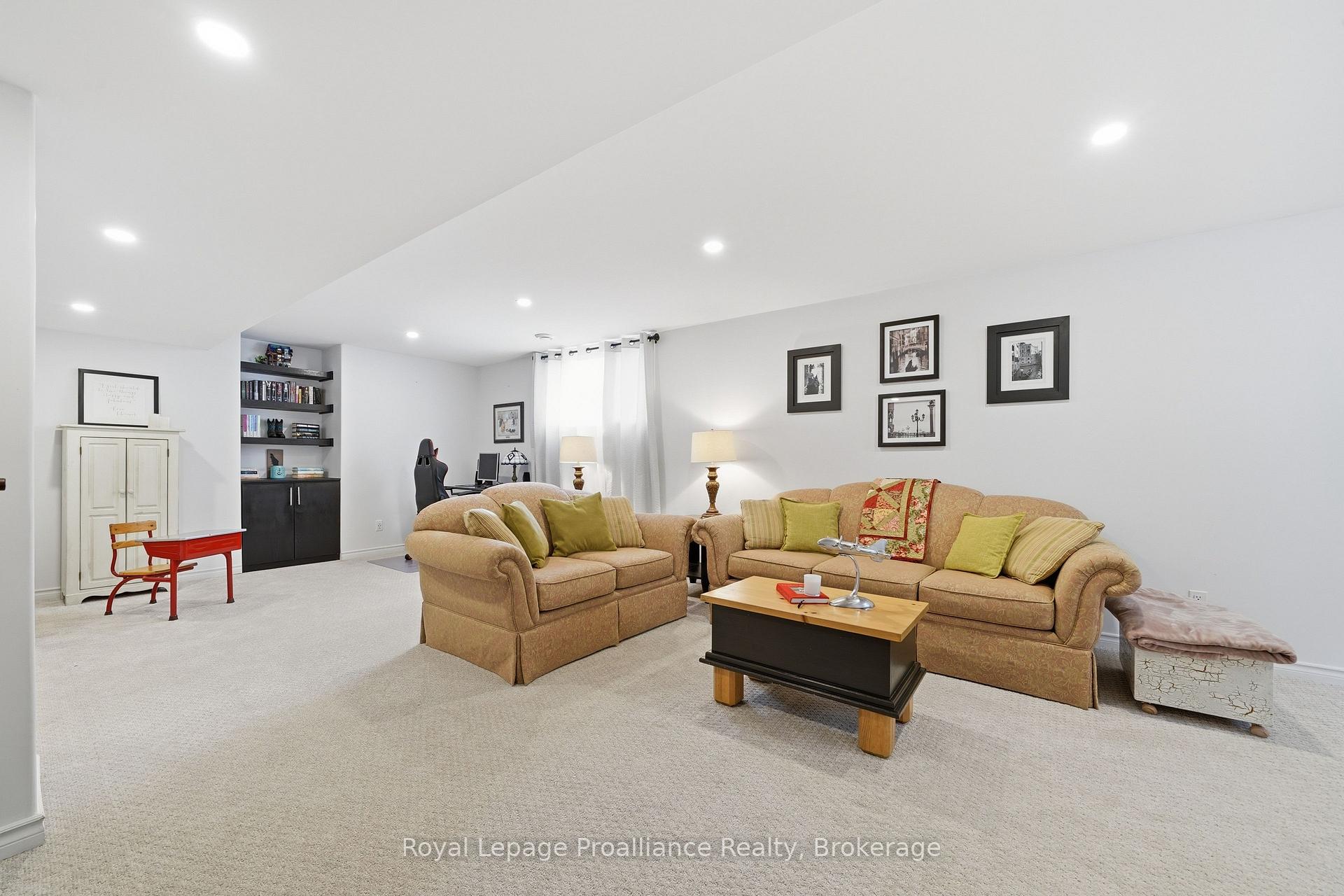 Photo 34 of 38 Redwood Drive, Belleville, Thurlow Ward — HOMEH
