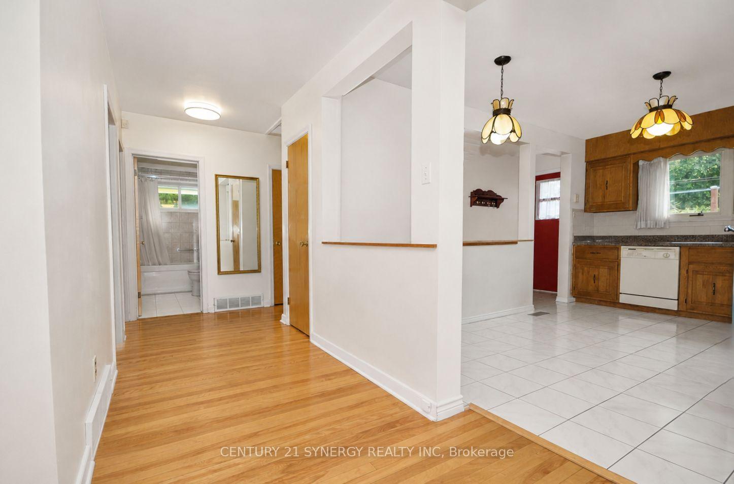 Photo 8 of 2148 Iris Street, Ottawa, Bel Air Park — HOMEH