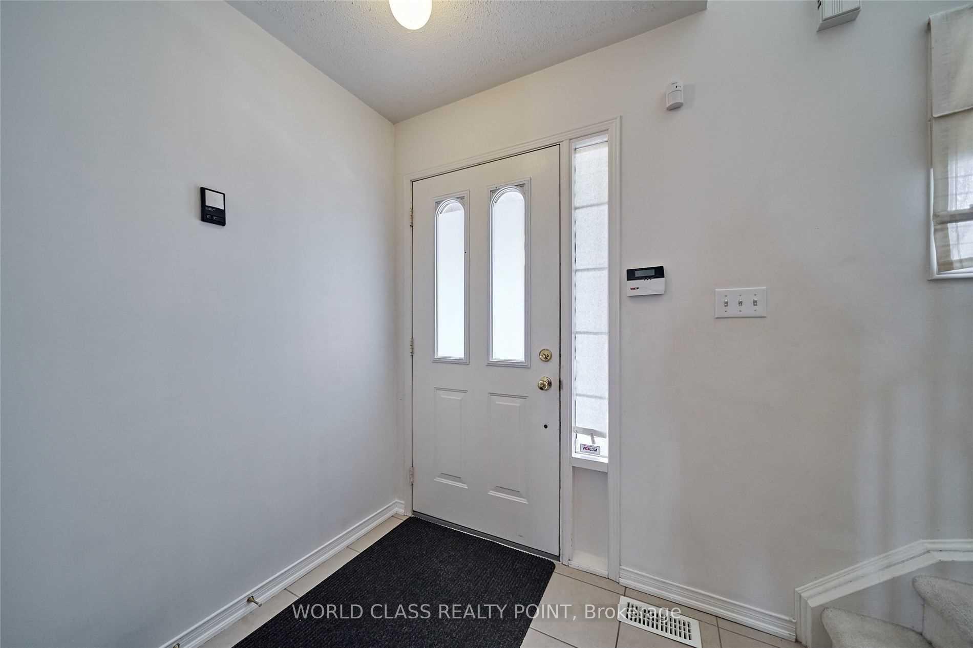 Photo 3 of 38 Tansley Crescent, Ajax, Northeast Ajax — HOMEH