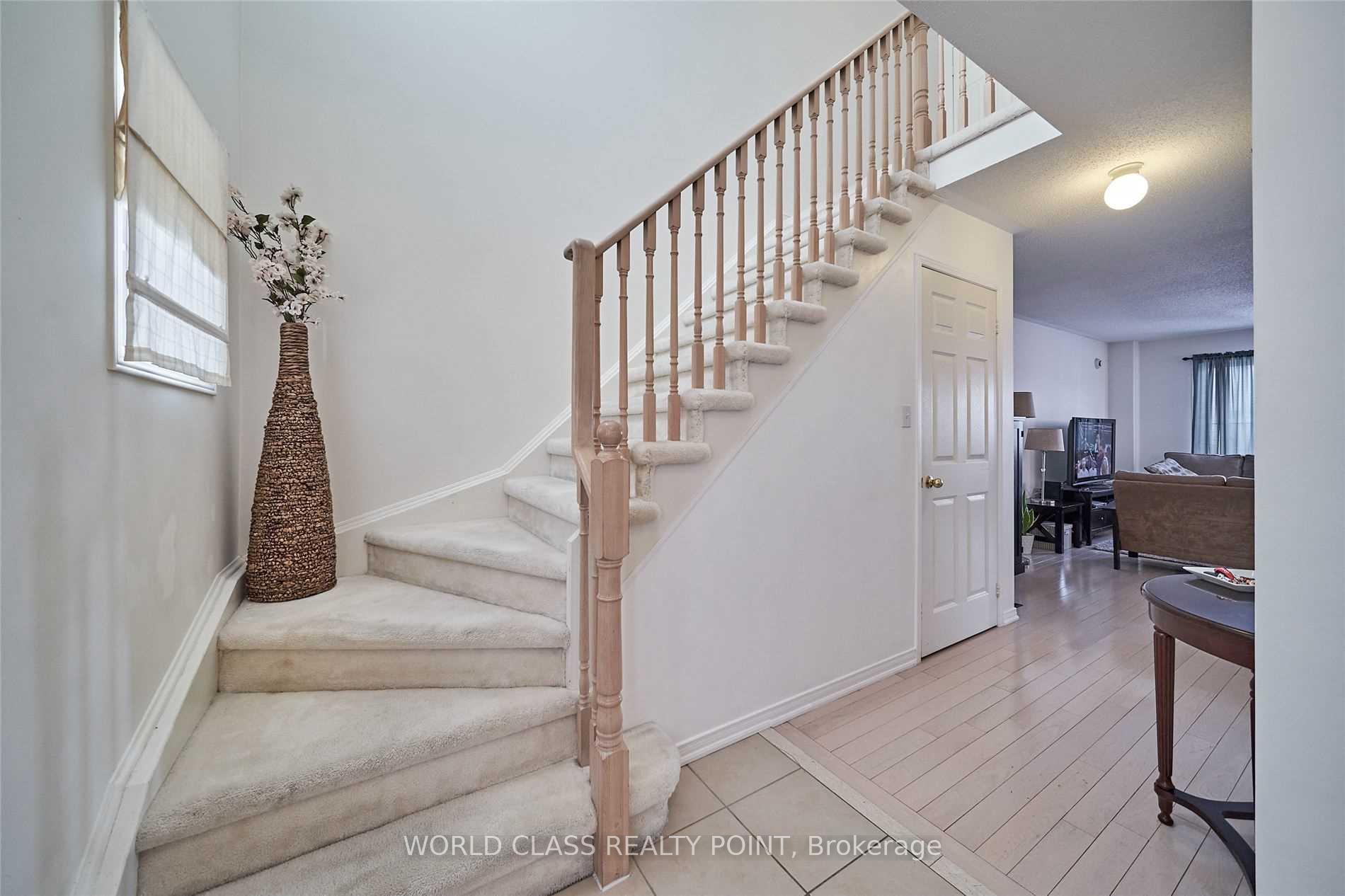 Photo 4 of 38 Tansley Crescent, Ajax, Northeast Ajax — HOMEH