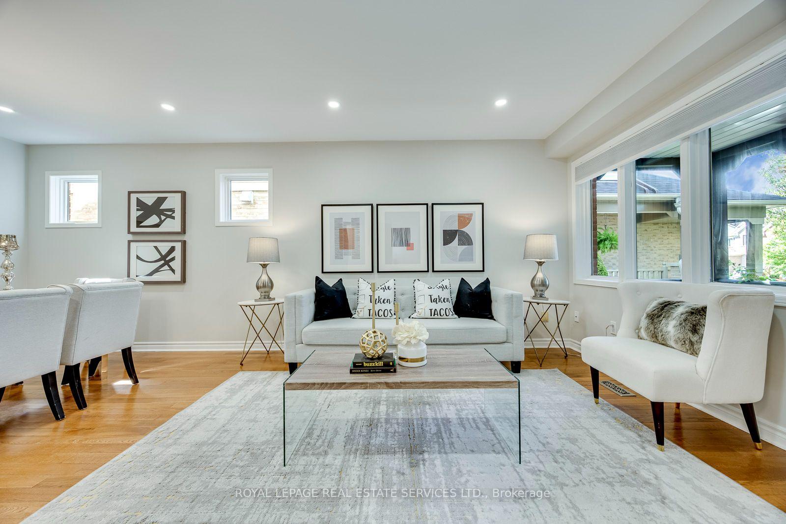 Photo 2 of 6121 Leeside Crescent, Mississauga, Central Erin Mills — HOMEH