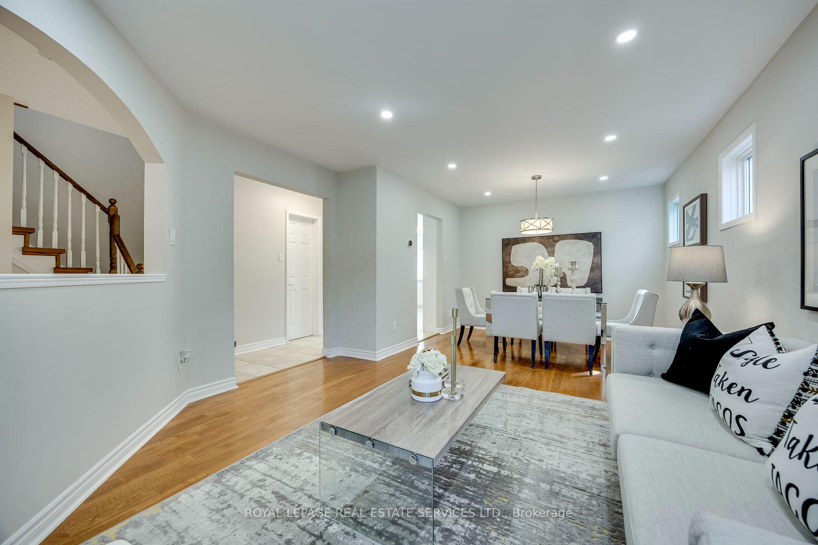 Photo 5 of 6121 Leeside Crescent, Mississauga, Central Erin Mills — HOMEH