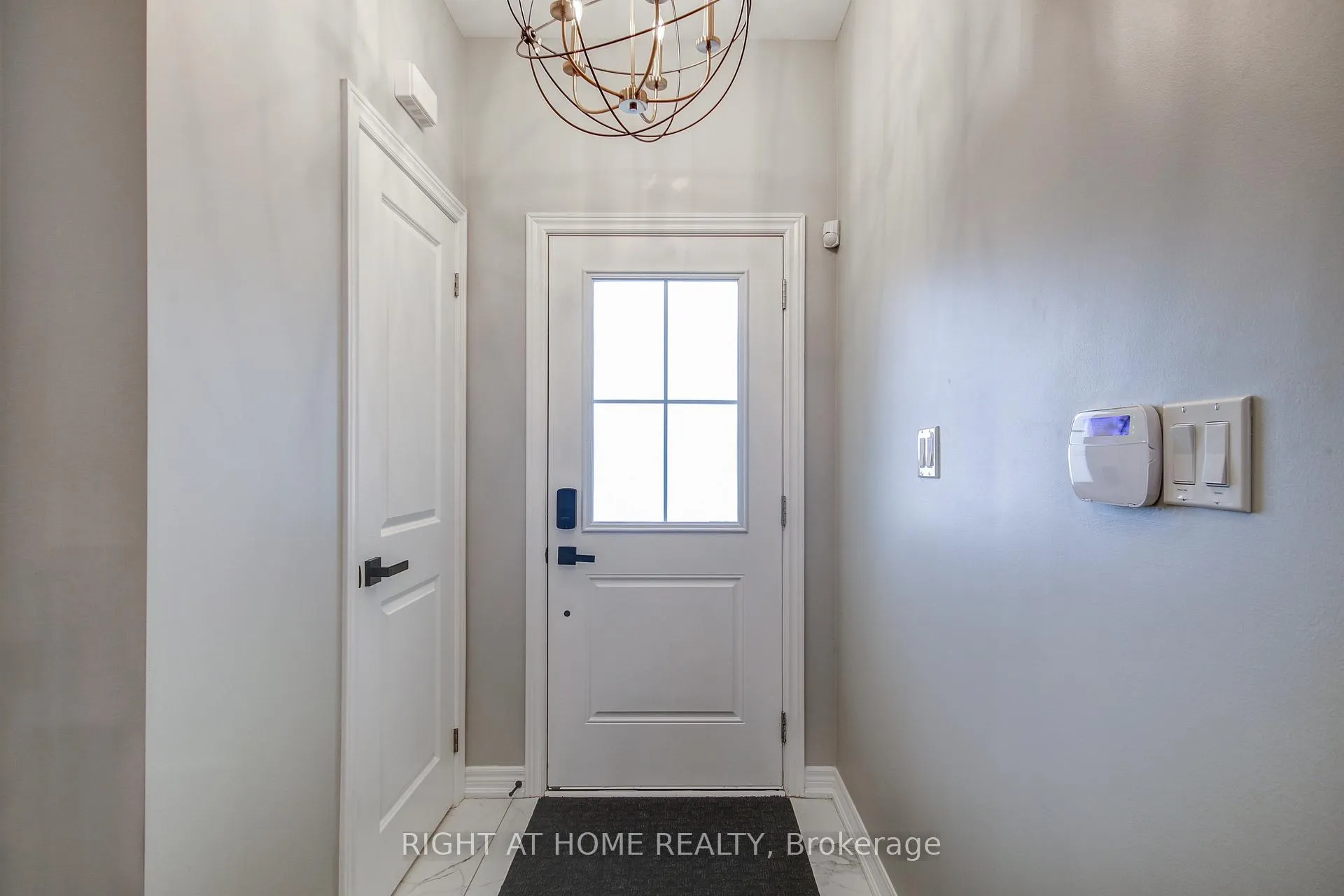 Photo 2 of 35 Genoa Drive, Hamilton, Ryckmans — HOMEH