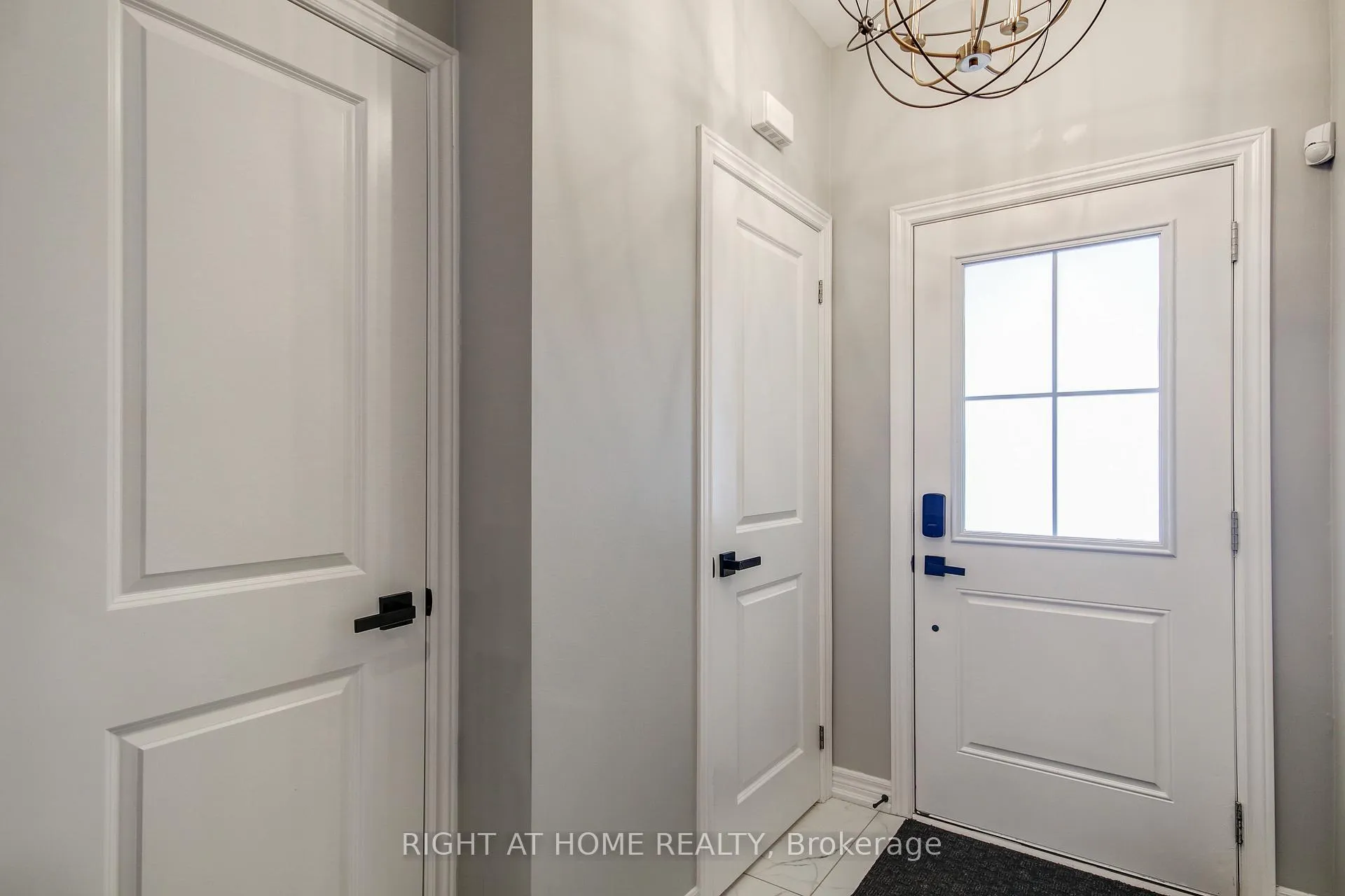 Photo 3 of 35 Genoa Drive, Hamilton, Ryckmans — HOMEH