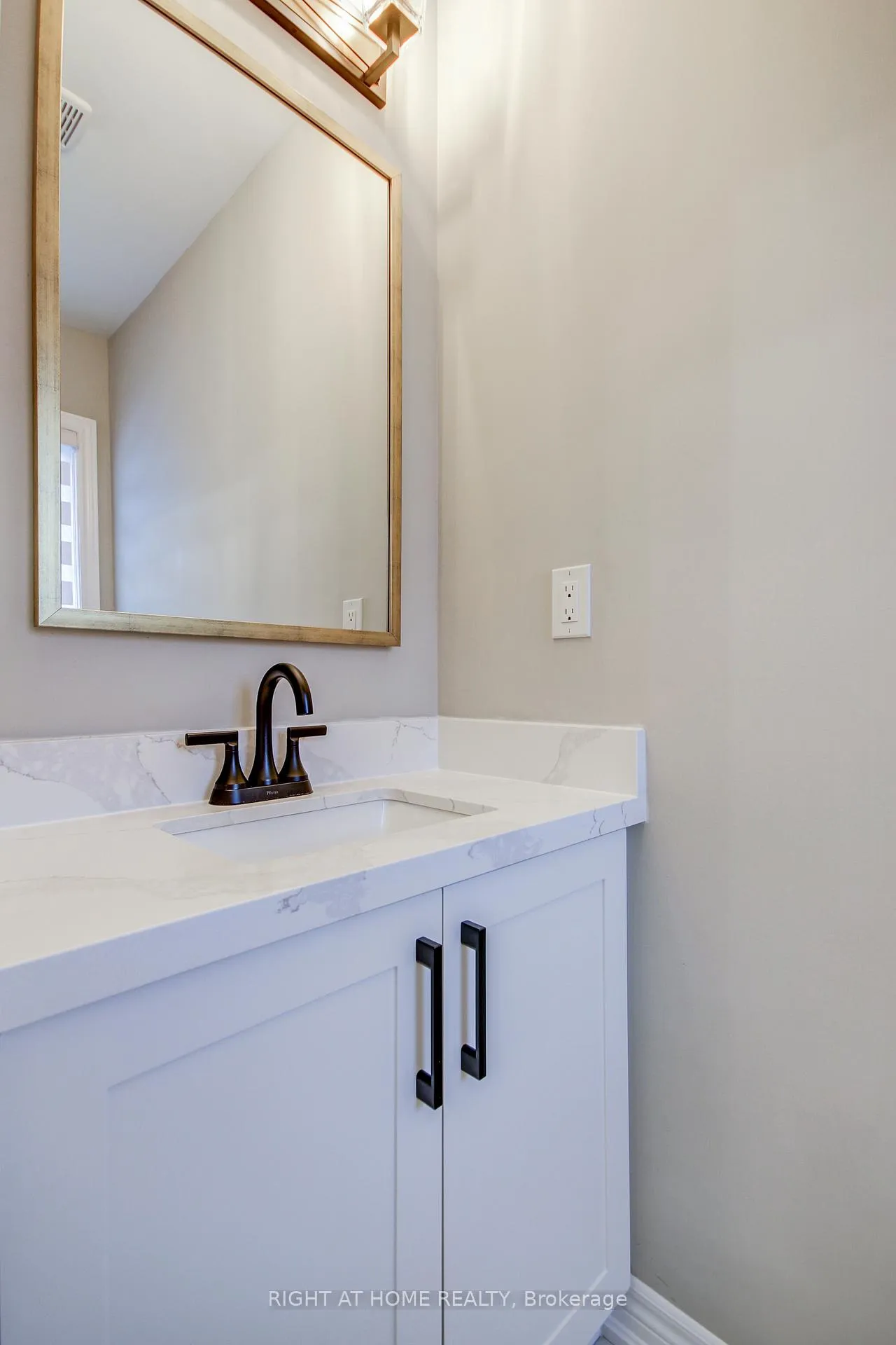 Photo 4 of 35 Genoa Drive, Hamilton, Ryckmans — HOMEH