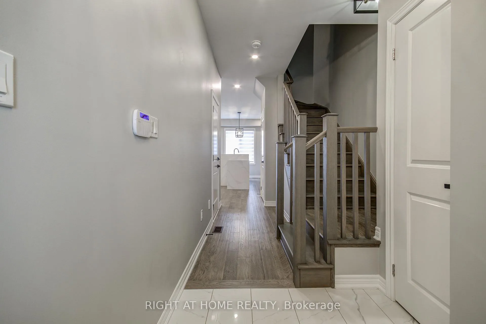 Photo 5 of 35 Genoa Drive, Hamilton, Ryckmans — HOMEH
