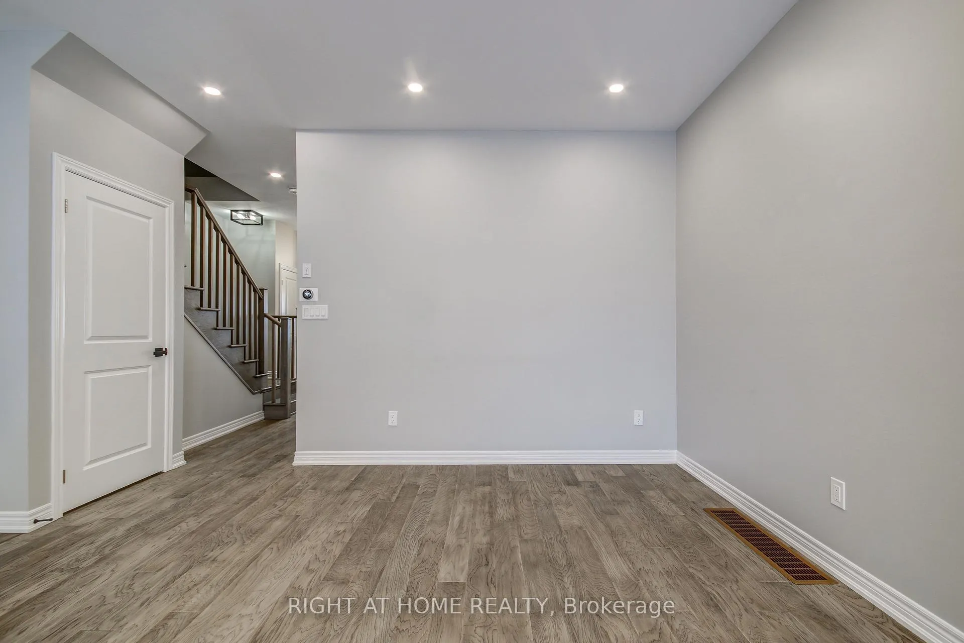 Photo 11 of 35 Genoa Drive, Hamilton, Ryckmans — HOMEH