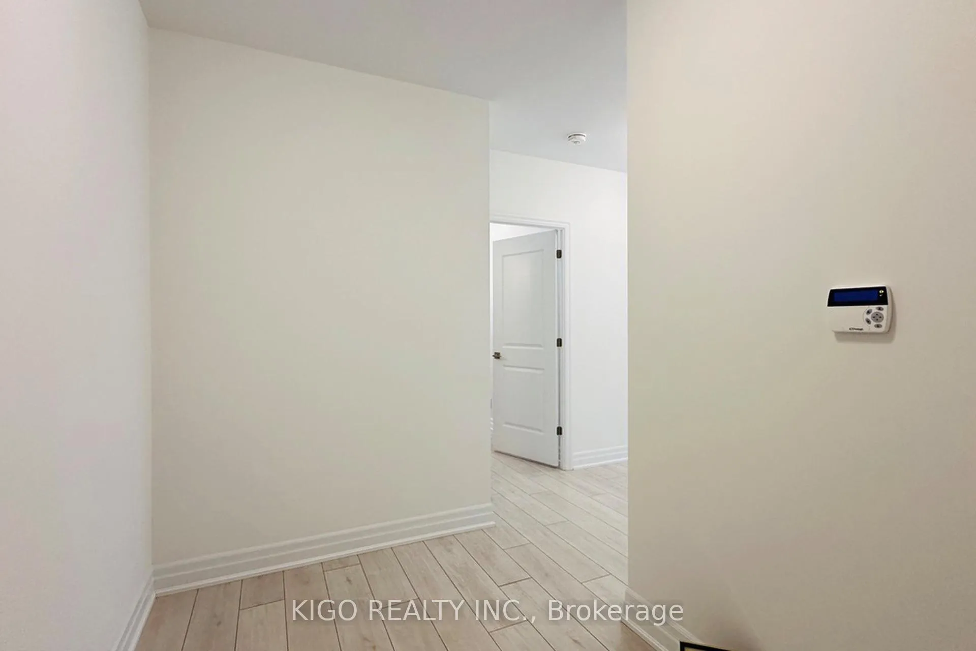 Photo 4 of Unit 210, 30 Elm Drive W, Mississauga, Fairview — HOMEH