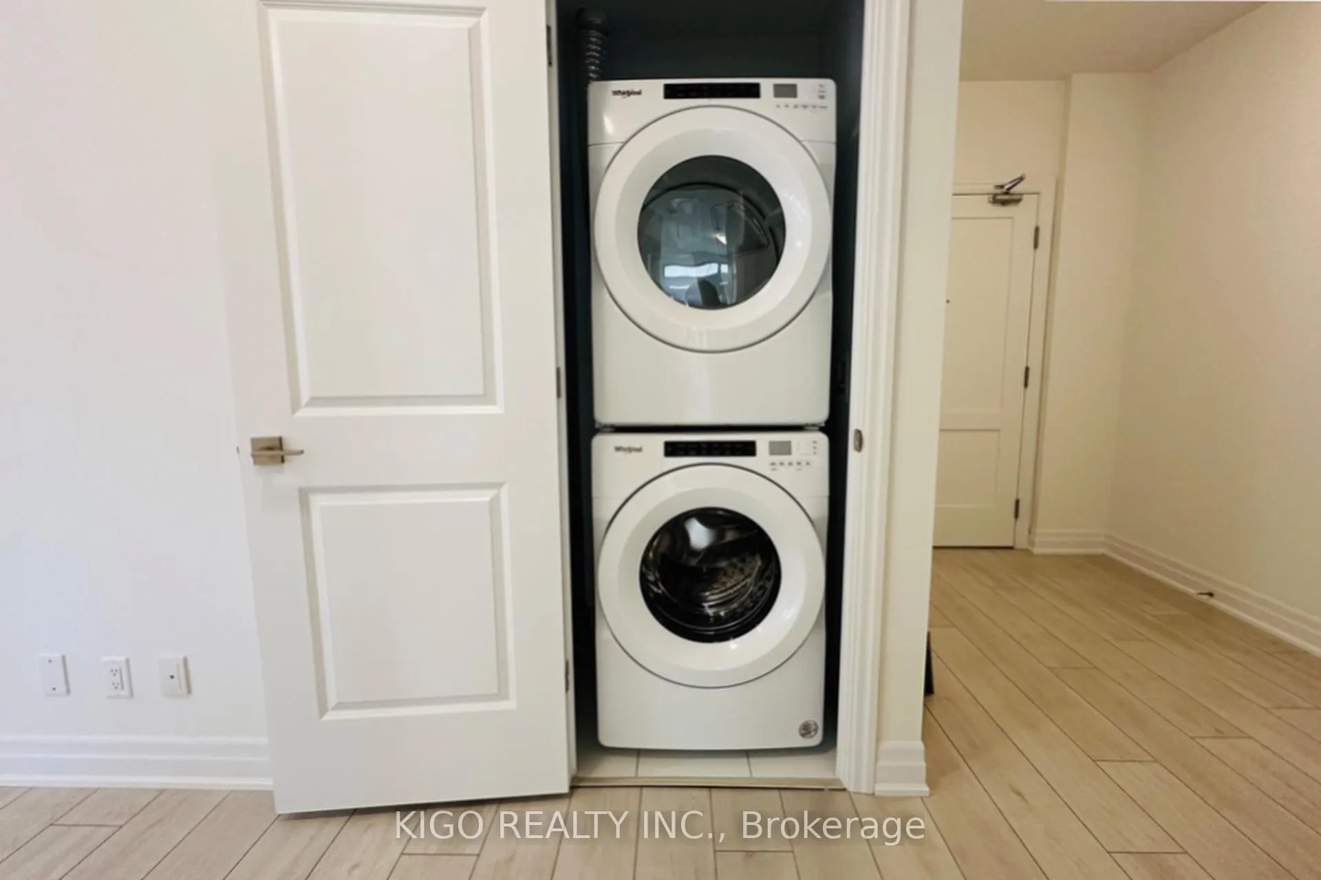 Photo 5 of Unit 210, 30 Elm Drive W, Mississauga, Fairview — HOMEH
