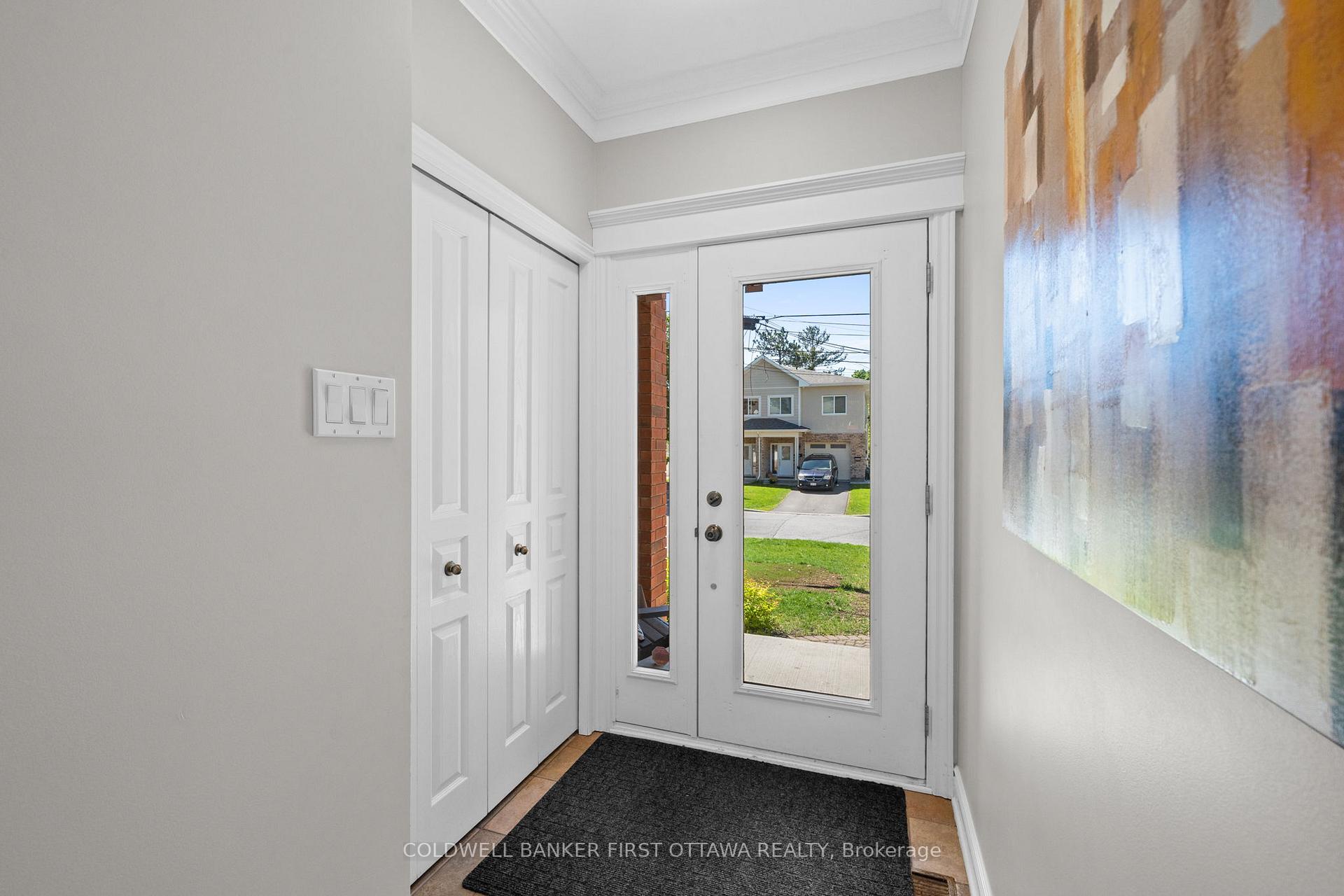Photo 4 of 2803 St. Stephen's Street, Ottawa, Fairfield Heights — HOMEH