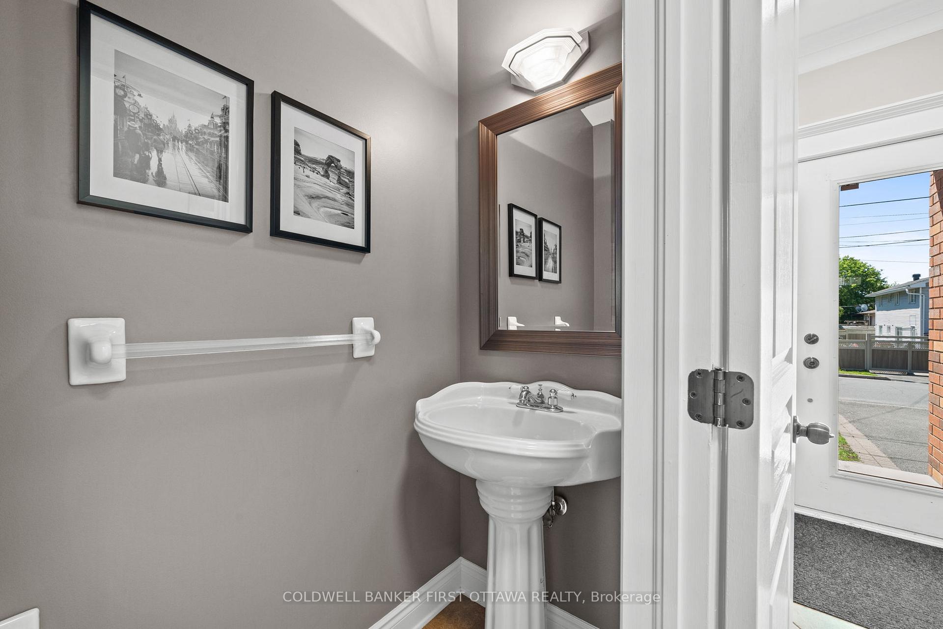 Photo 6 of 2803 St. Stephen's Street, Ottawa, Fairfield Heights — HOMEH
