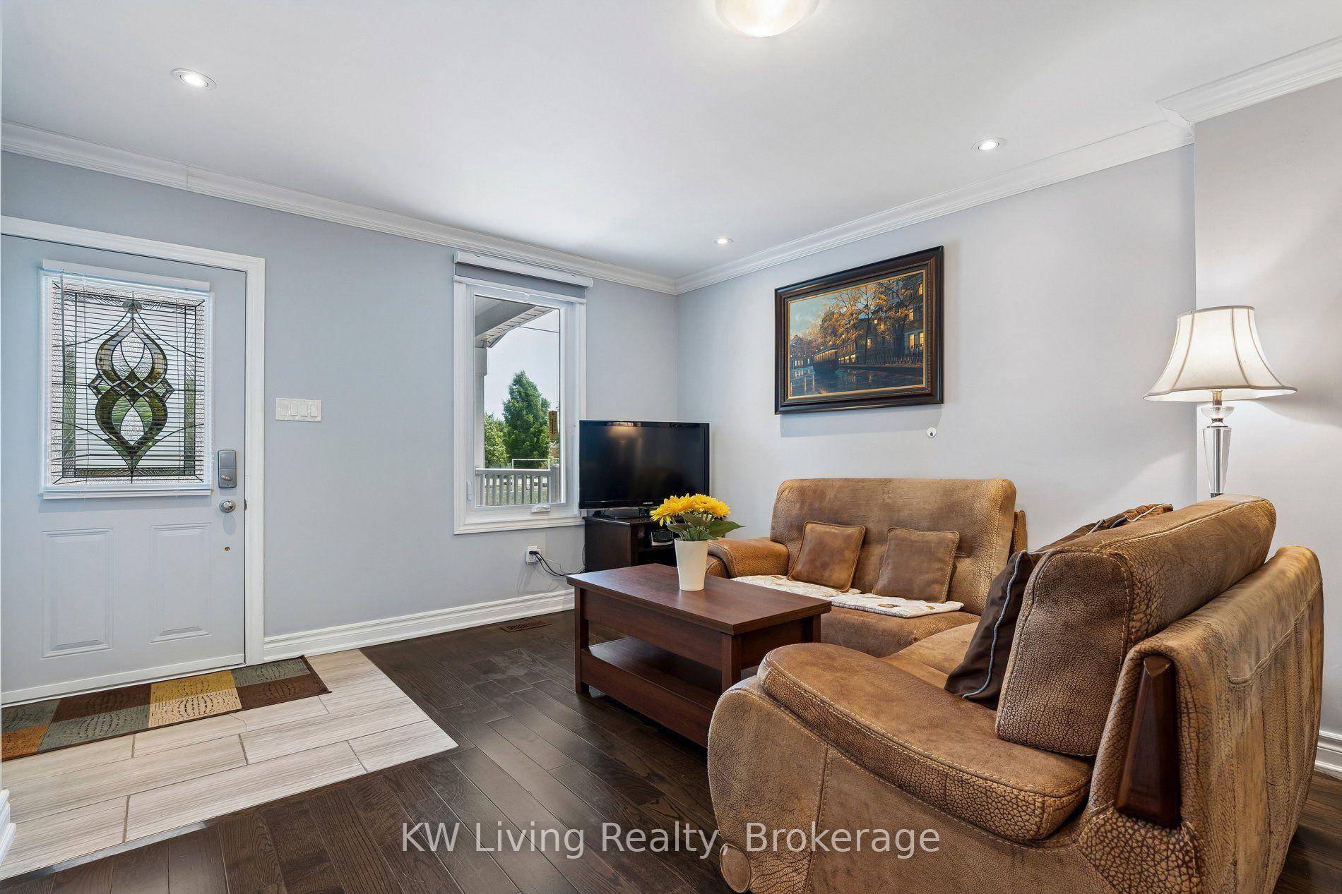 Photo 5 of 116 Seventh Street, Etobicoke, New Toronto — HOMEH