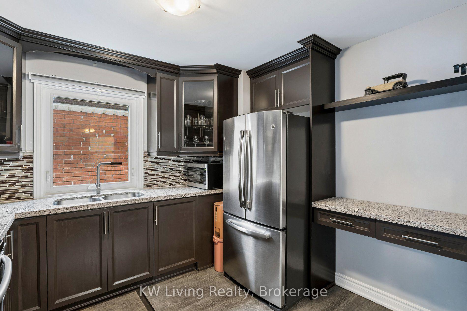 Photo 10 of 116 Seventh Street, Etobicoke, New Toronto — HOMEH