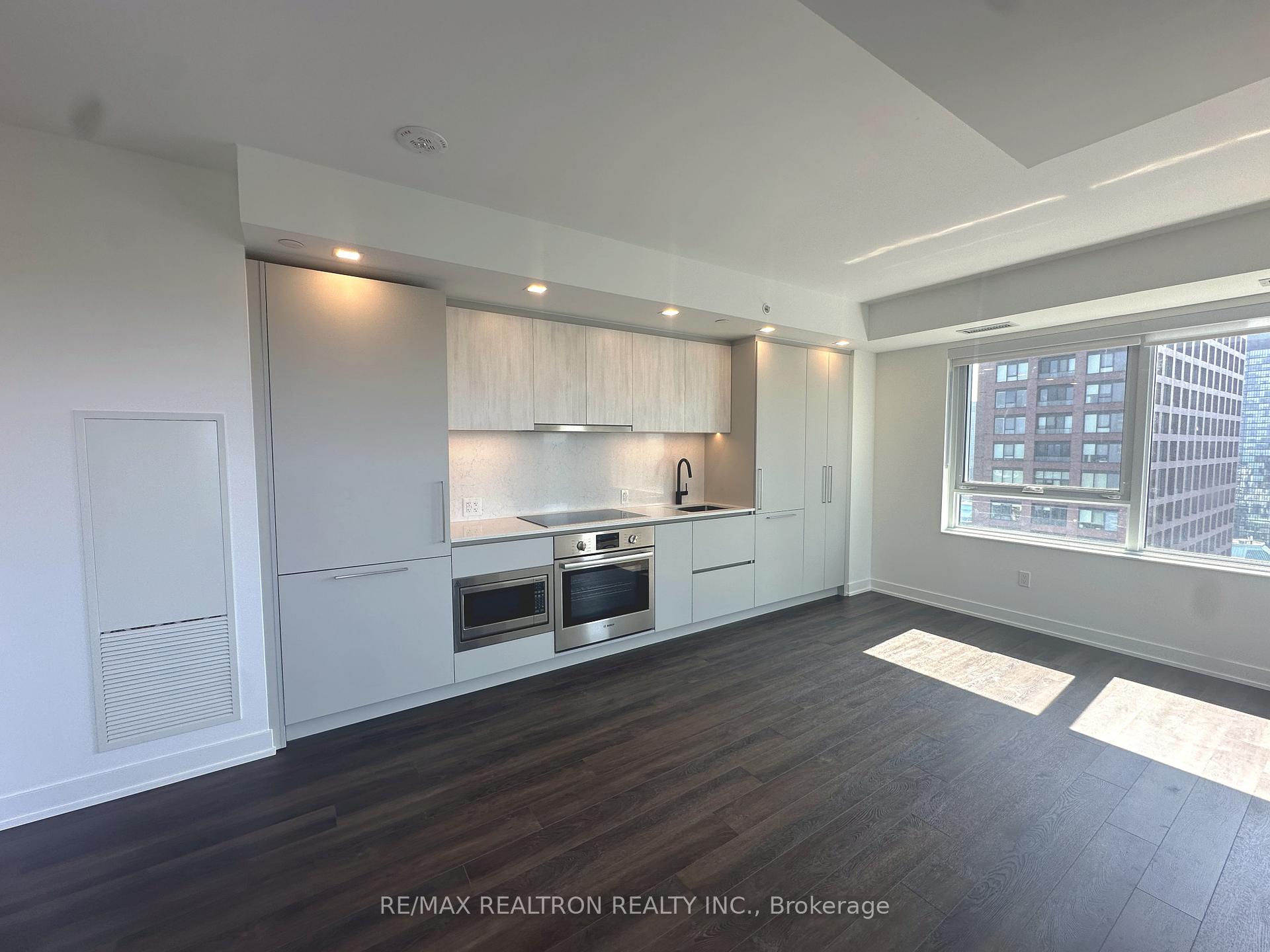 Front of Unit 3004, 609 Sherbourne Street