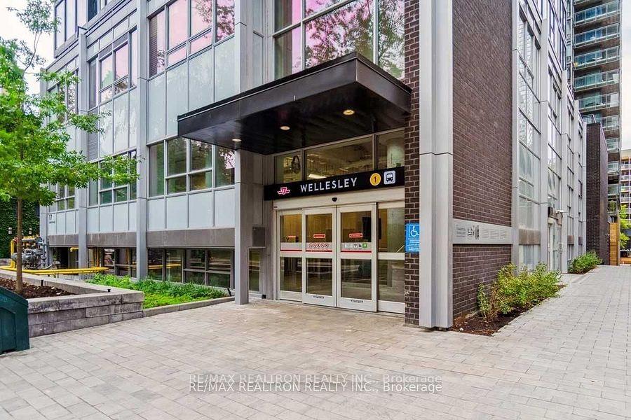 Front of Unit 306, 17 Dundonald Street