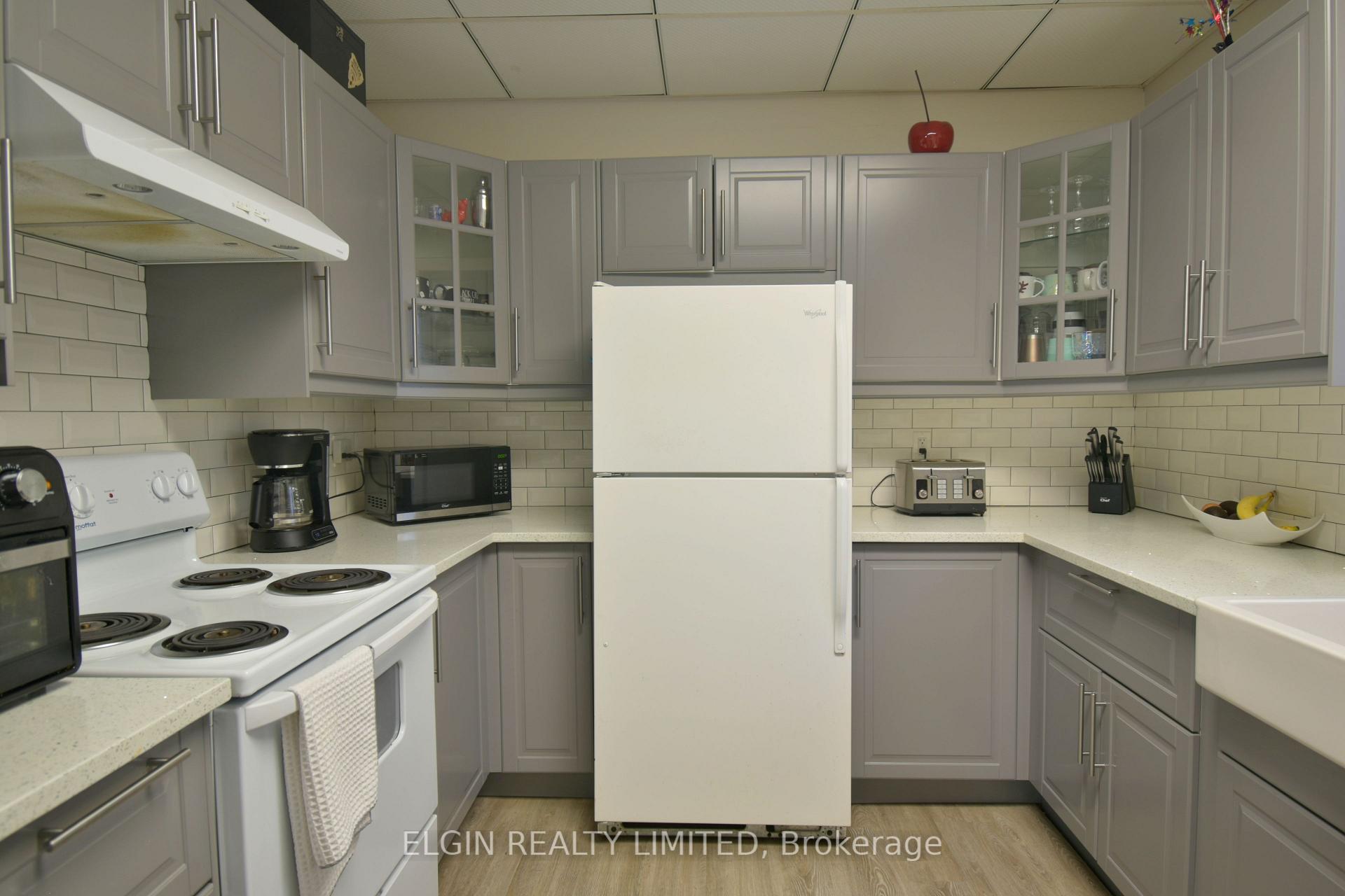 Photo 15 of 57 Scott Street, St. Thomas — HOMEH