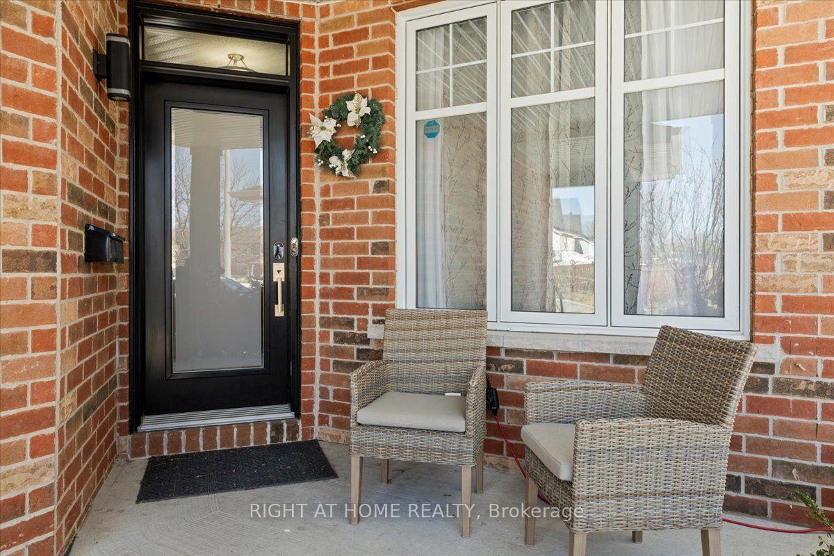 Photo 2 of 850 Feather Moss Way, Ottawa, Riverside South/Gloucester Glen — HOMEH