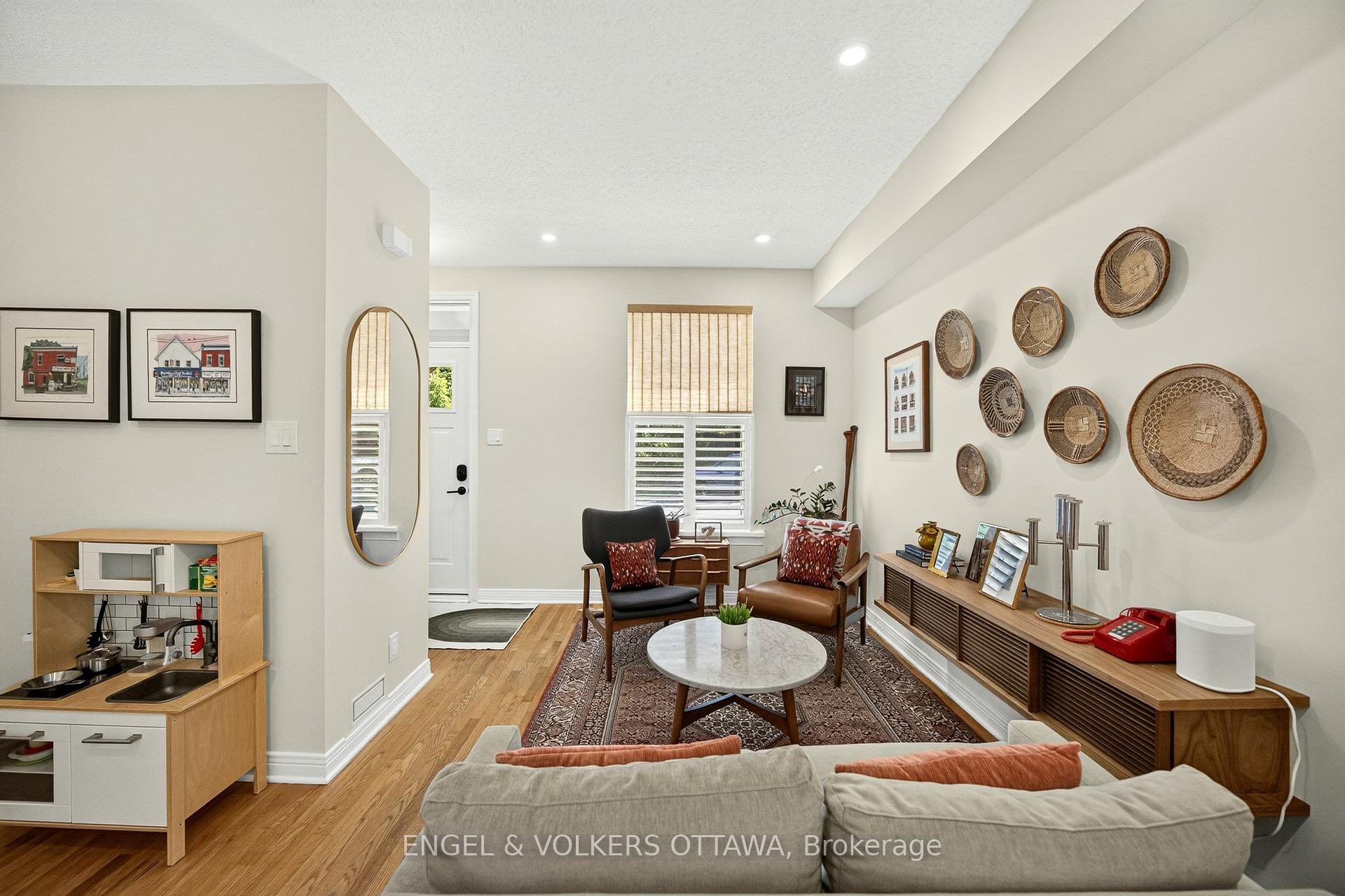 Photo 6 of 68 Upper Lorne Place, Ottawa, West Centre Town — HOMEH