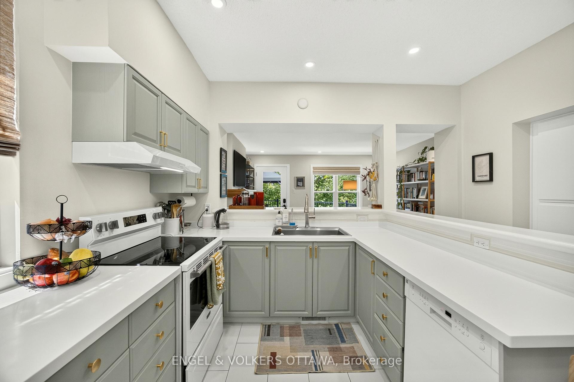 Photo 15 of 68 Upper Lorne Place, Ottawa, West Centre Town — HOMEH