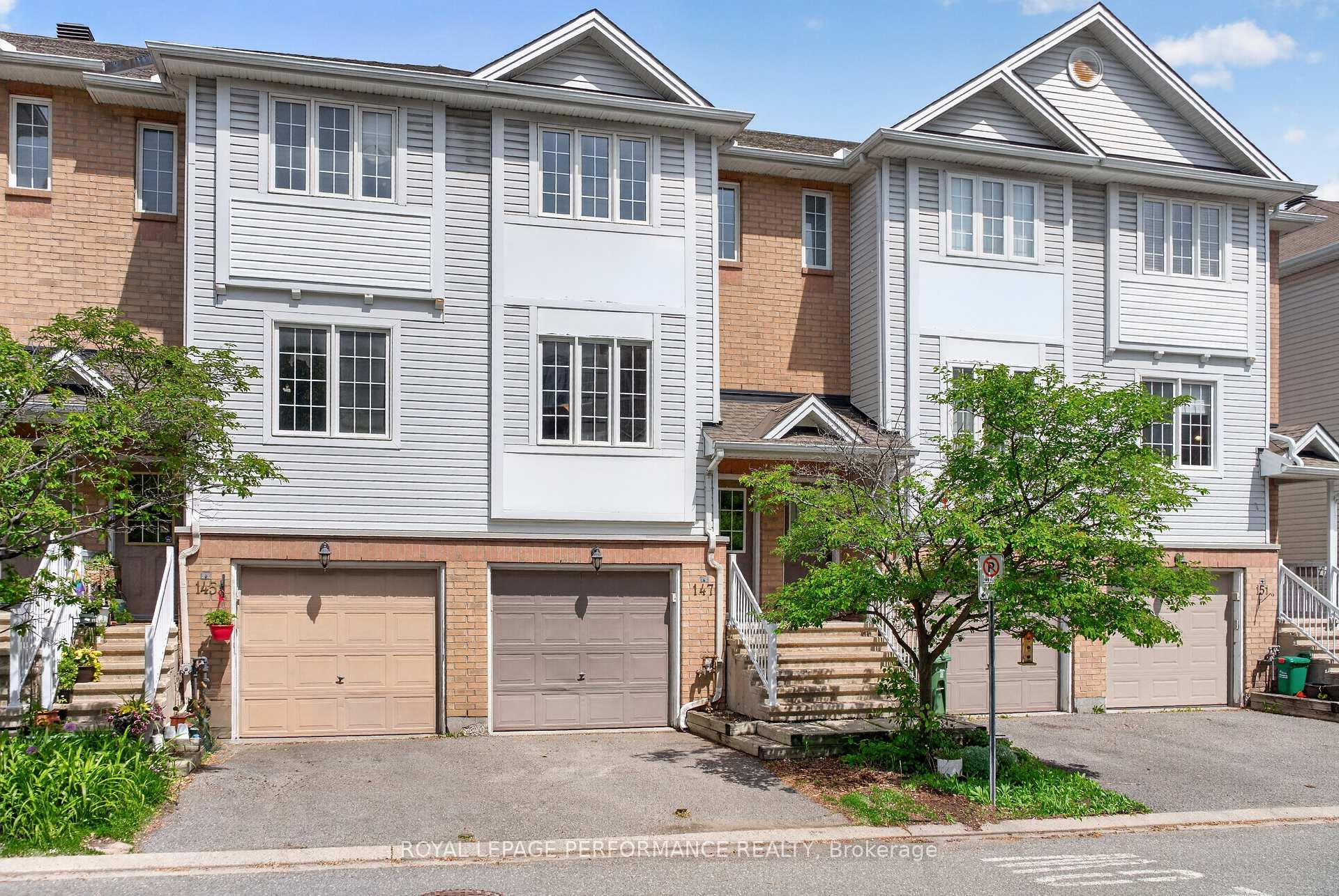Photo 1 of 147 Fordham Private, Ottawa, Central Park — HOMEH