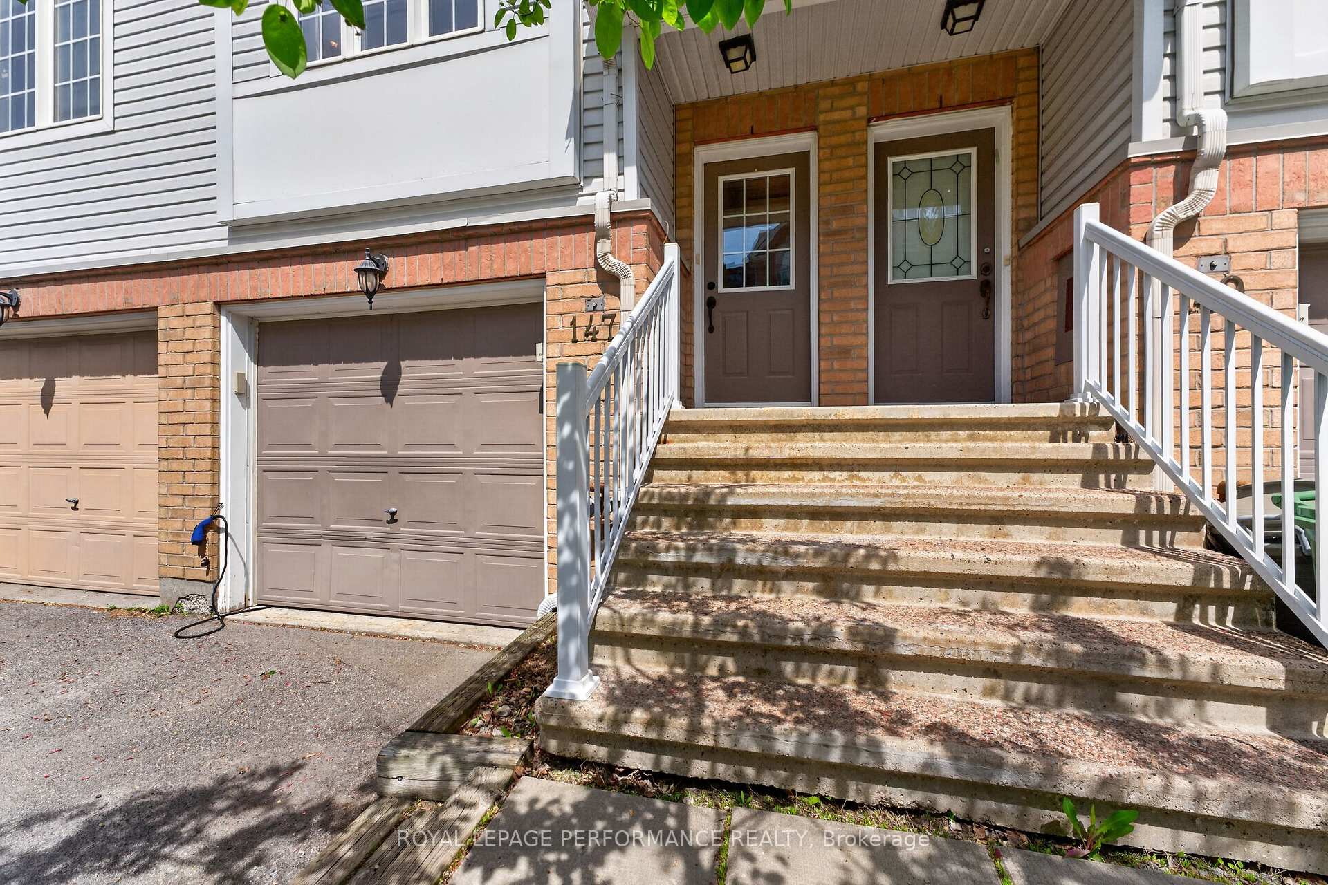 Photo 2 of 147 Fordham Private, Ottawa, Central Park — HOMEH