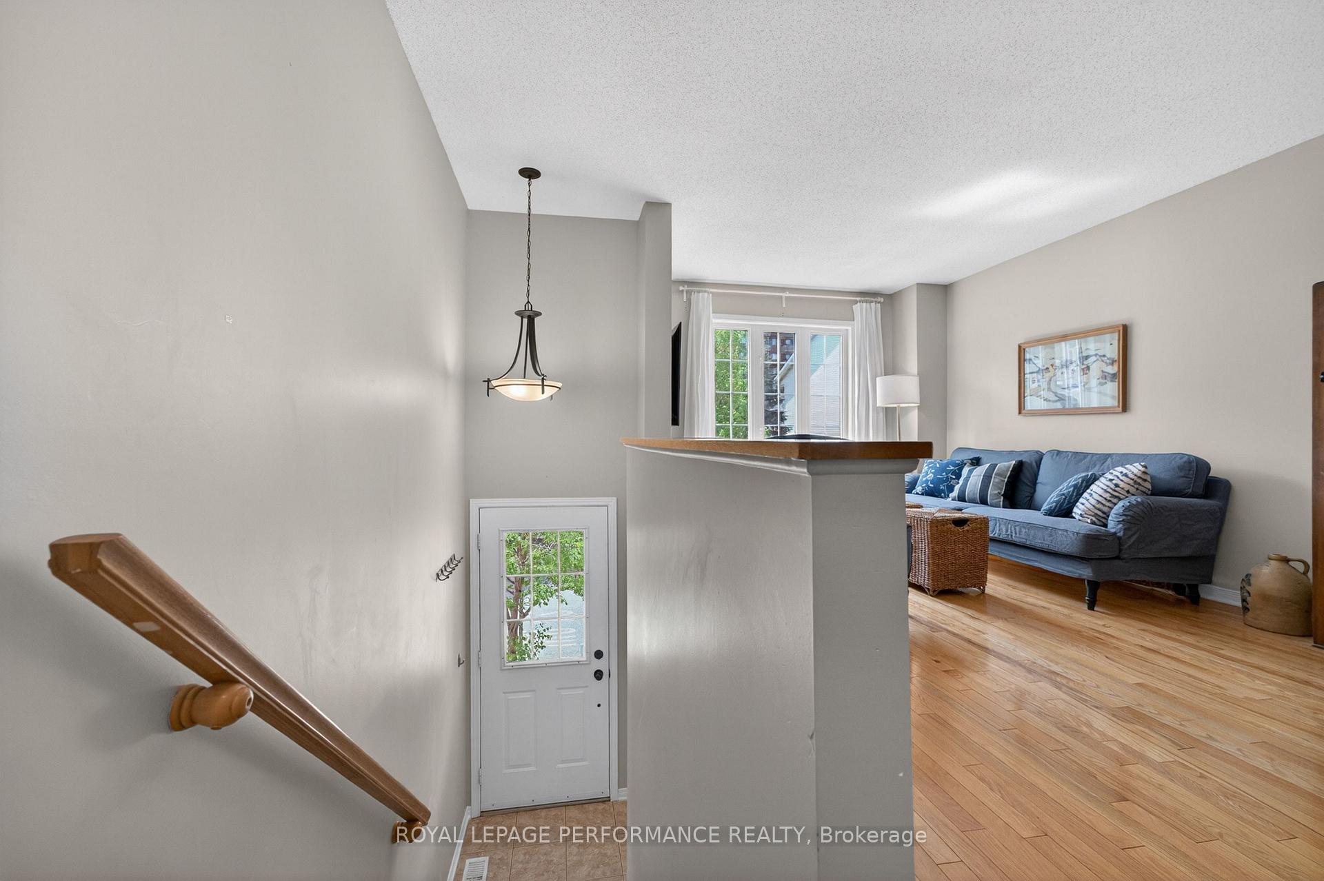 Photo 3 of 147 Fordham Private, Ottawa, Central Park — HOMEH