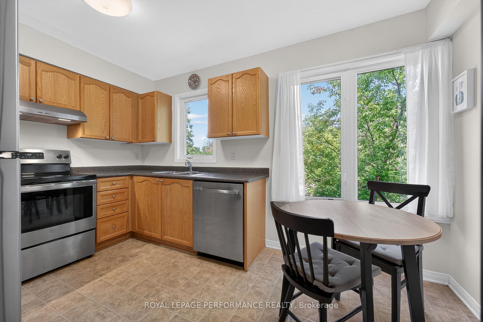Photo 10 of 147 Fordham Private, Ottawa, Central Park — HOMEH