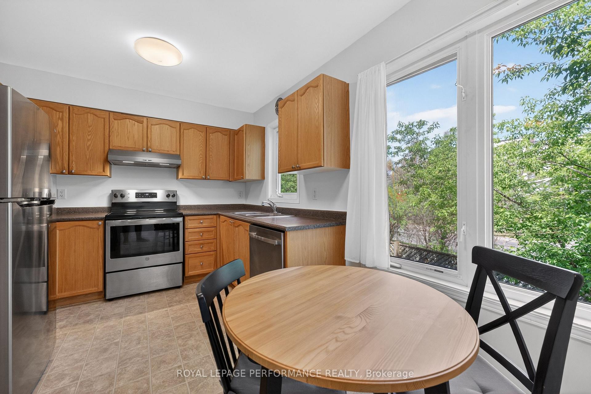 Photo 11 of 147 Fordham Private, Ottawa, Central Park — HOMEH