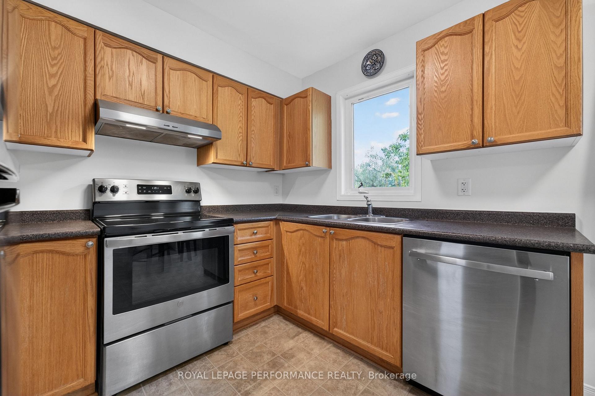 Photo 12 of 147 Fordham Private, Ottawa, Central Park — HOMEH