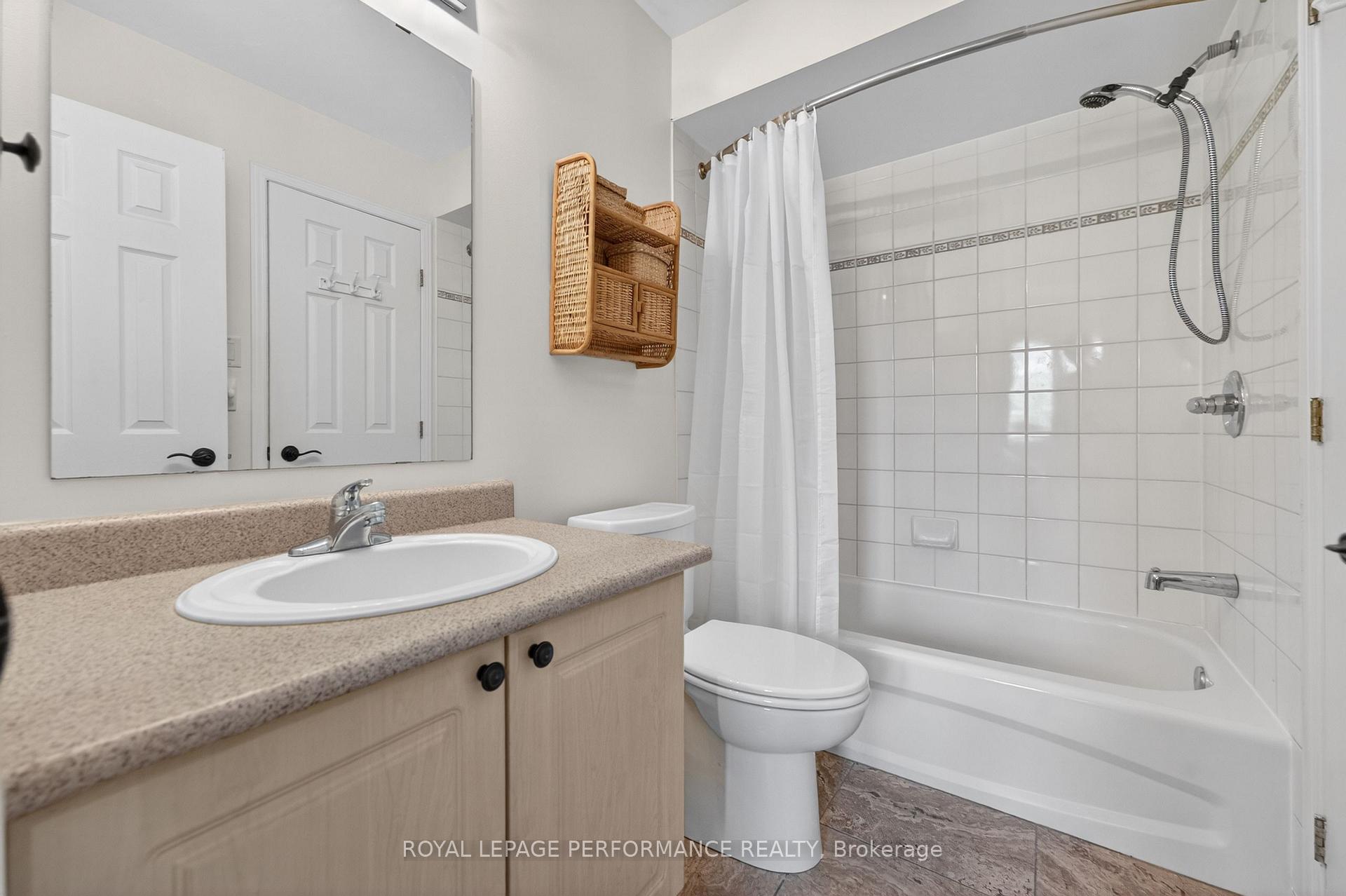 Photo 23 of 147 Fordham Private, Ottawa, Central Park — HOMEH