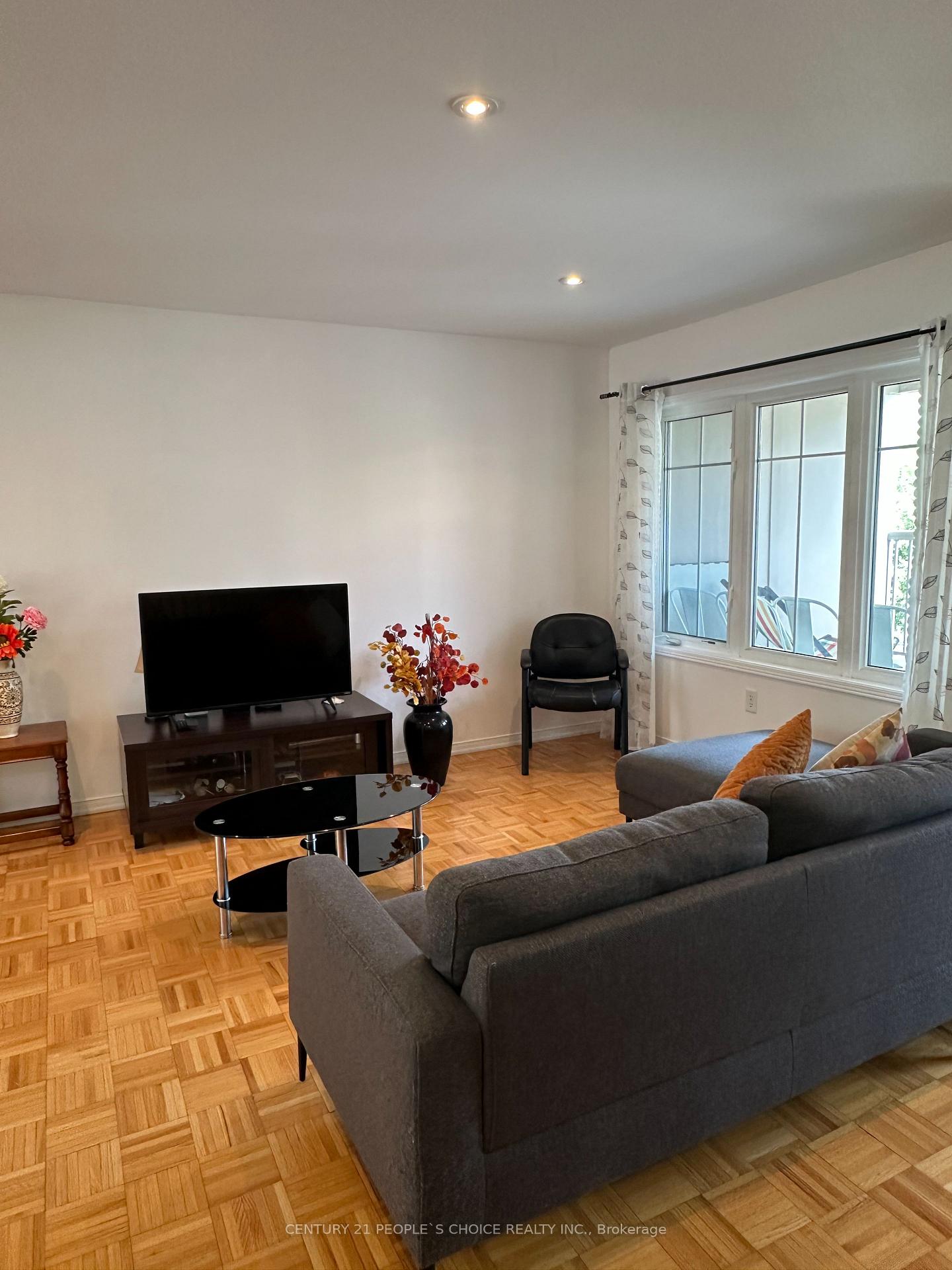 Photo 4 of Unit 3, 375 Cook Road, North York, York University Heights — HOMEH