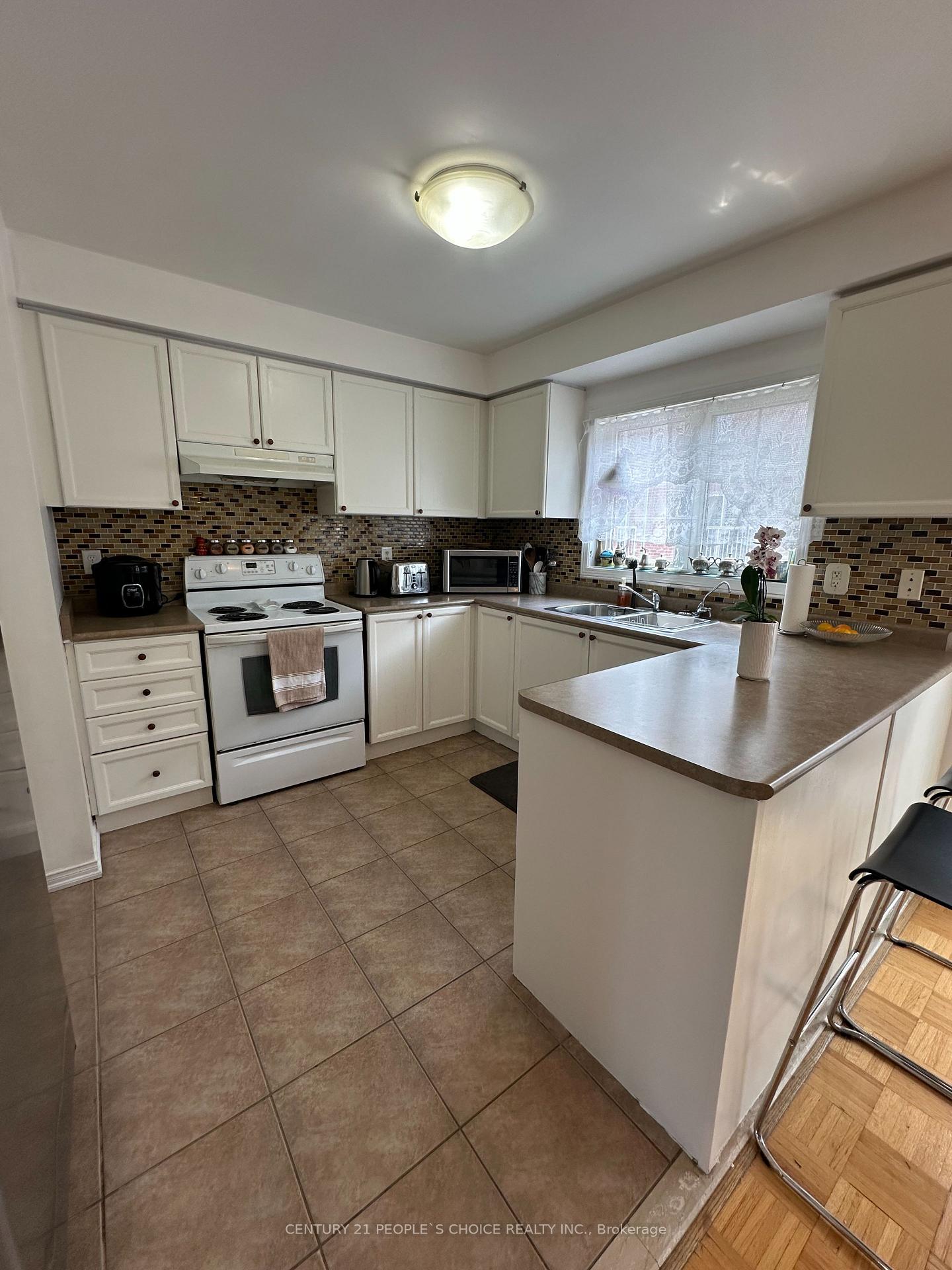 Photo 8 of Unit 3, 375 Cook Road, North York, York University Heights — HOMEH