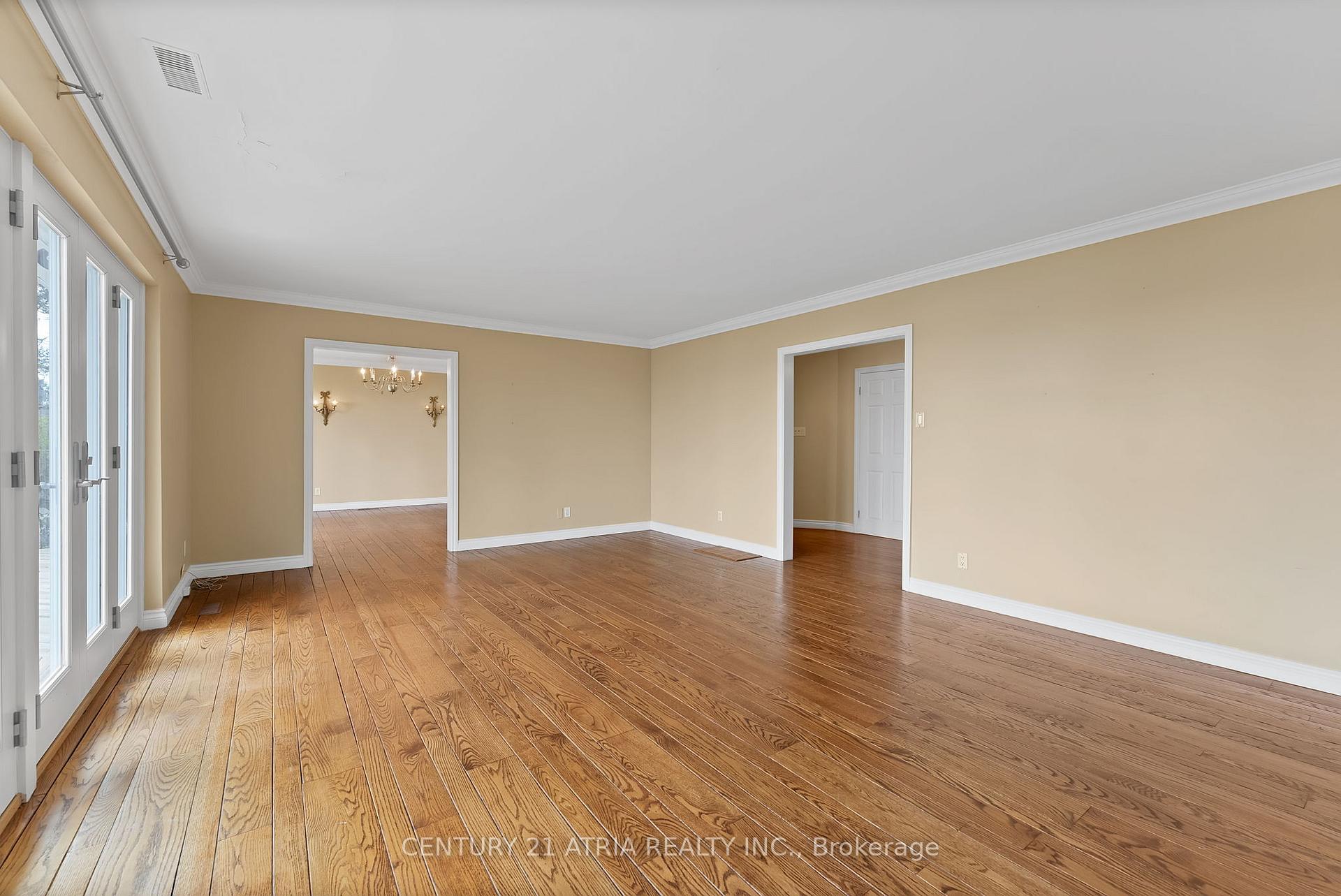 Photo 6 of 5 Hill Crescent, Scarborough, Scarborough Village — HOMEH