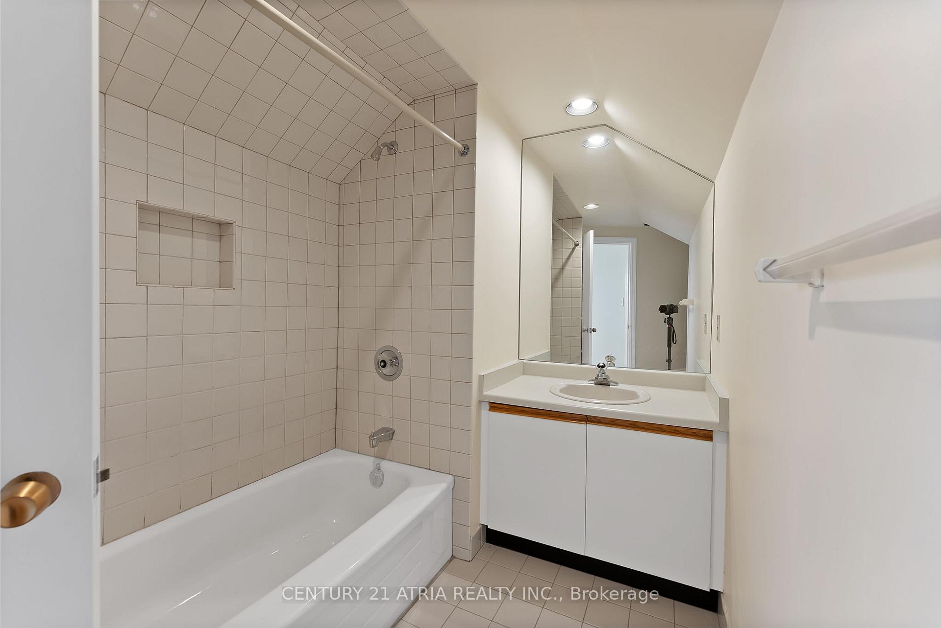 Photo 22 of 5 Hill Crescent, Scarborough, Scarborough Village — HOMEH