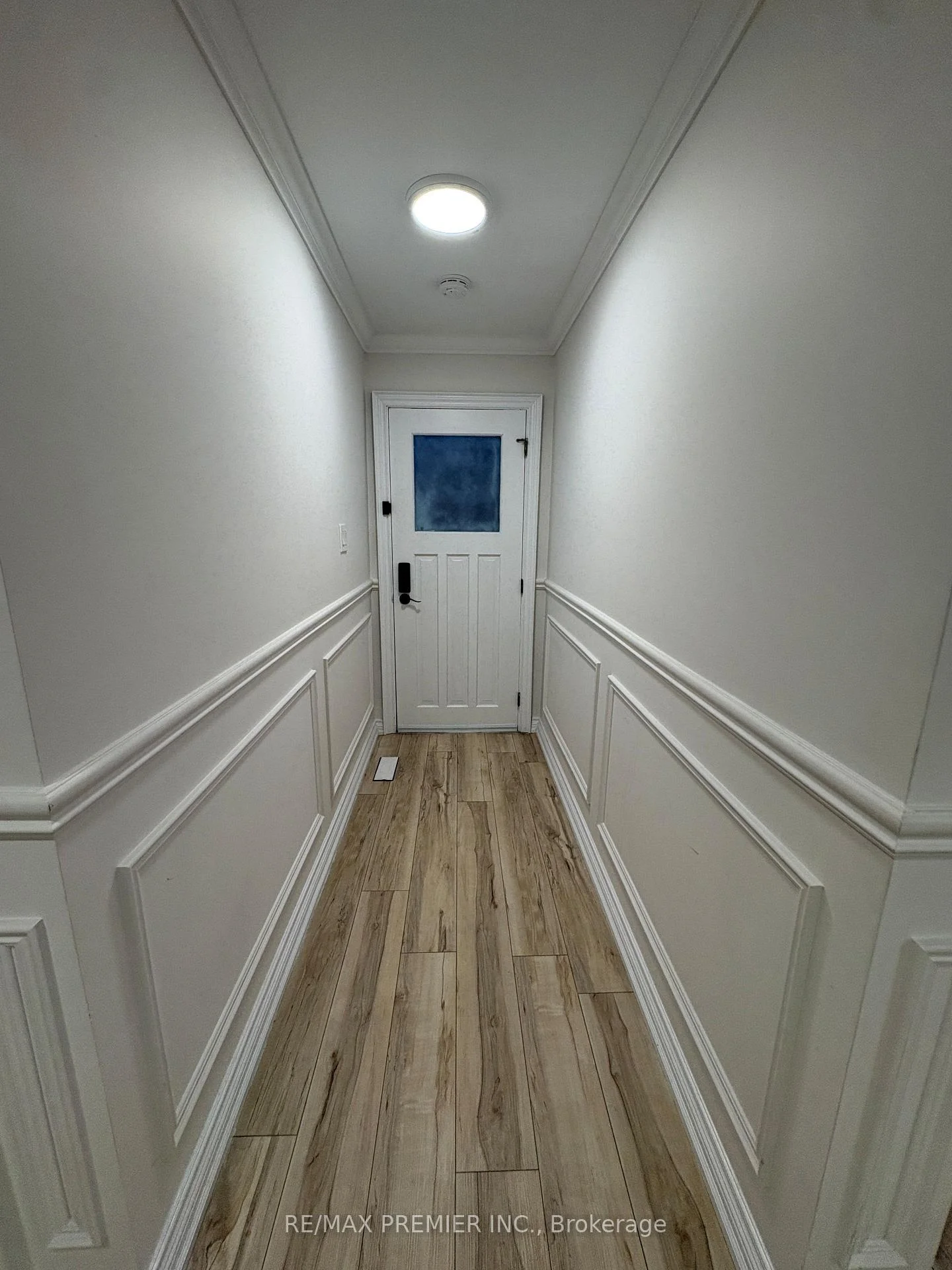 Photo 3 of Unit Lower Level, 21 Avon Crescent, Vaughan, East Woodbridge — HOMEH