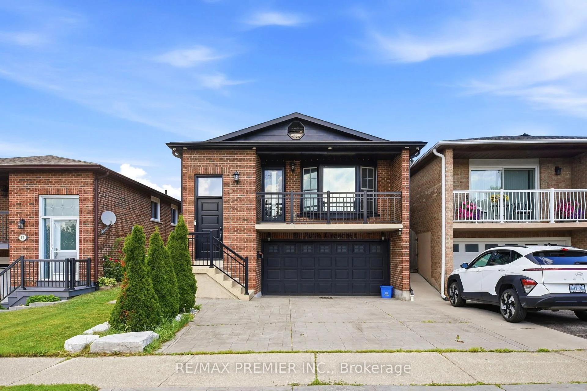 Photo 4 of Unit Lower Level, 21 Avon Crescent, Vaughan, East Woodbridge — HOMEH