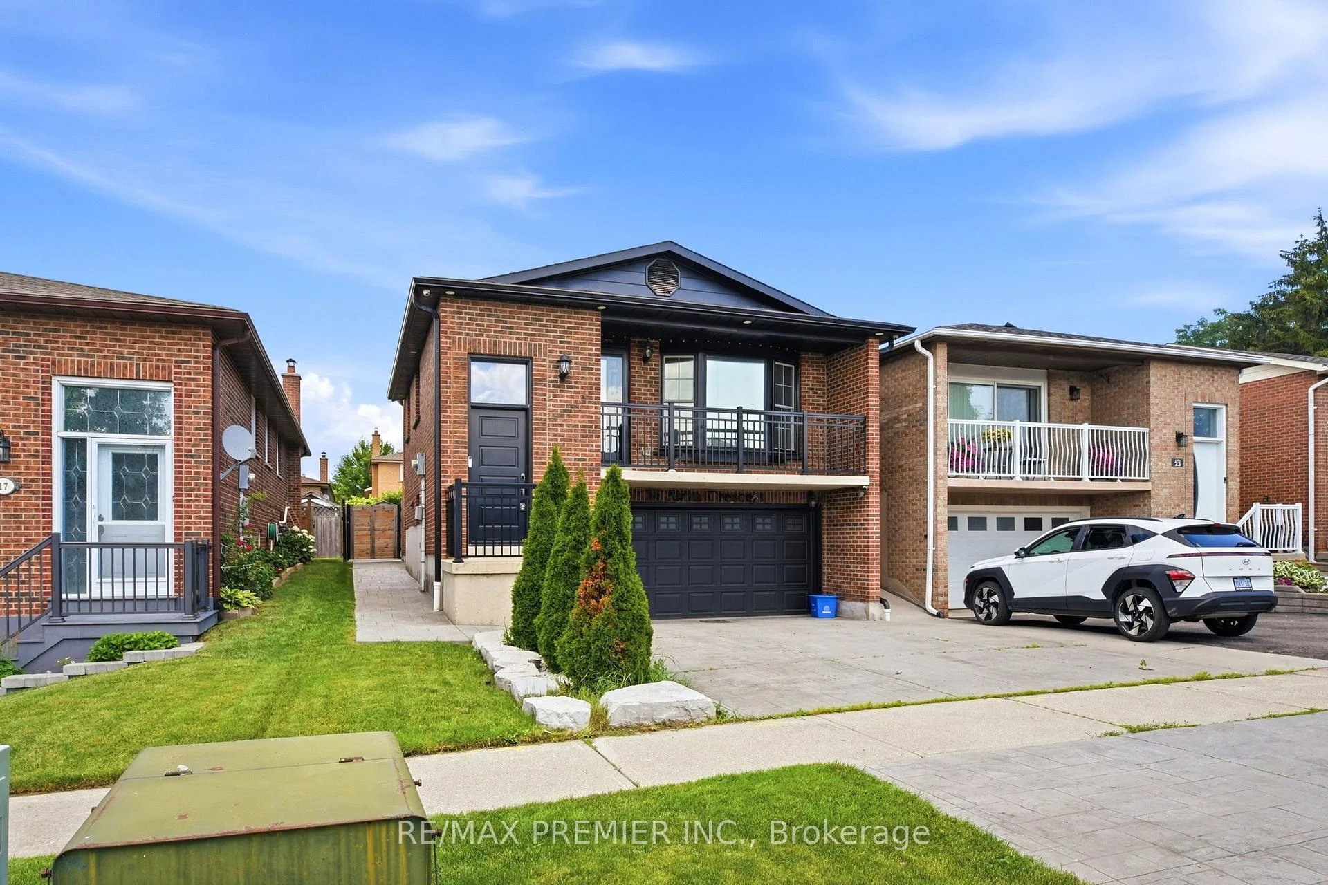Photo 6 of Unit Lower Level, 21 Avon Crescent, Vaughan, East Woodbridge — HOMEH