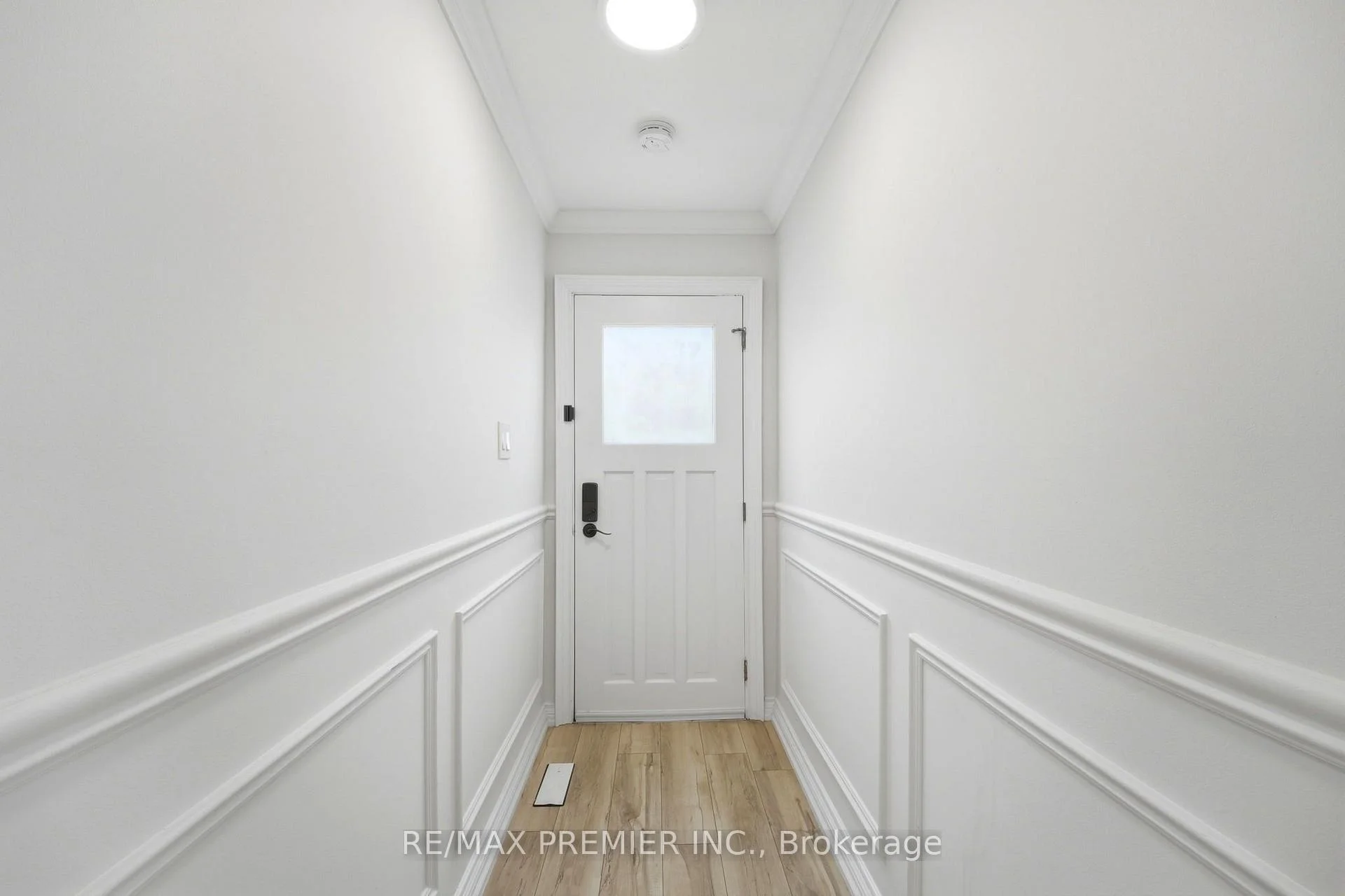 Photo 10 of Unit Lower Level, 21 Avon Crescent, Vaughan, East Woodbridge — HOMEH