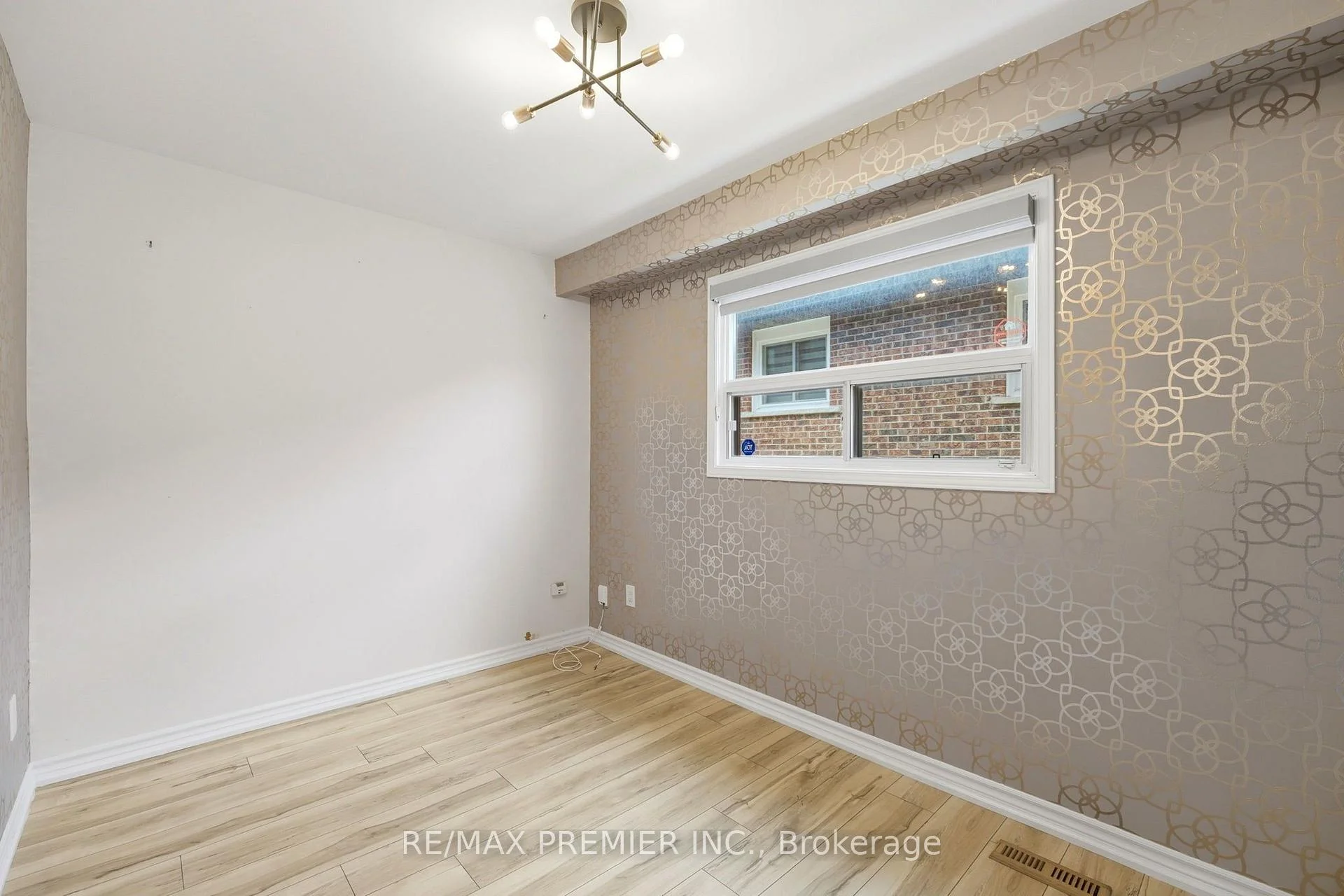 Photo 14 of Unit Lower Level, 21 Avon Crescent, Vaughan, East Woodbridge — HOMEH