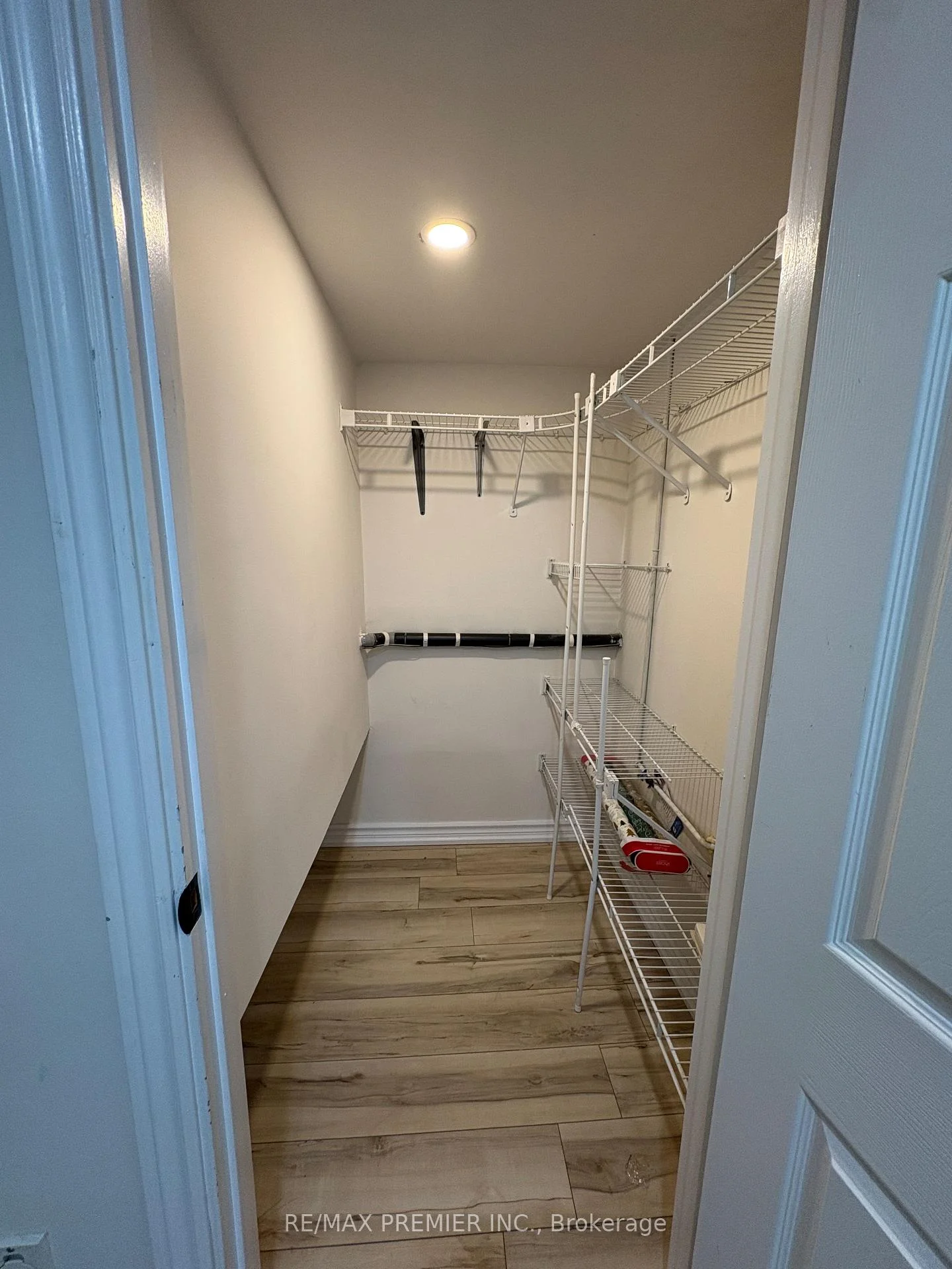 Photo 17 of Unit Lower Level, 21 Avon Crescent, Vaughan, East Woodbridge — HOMEH
