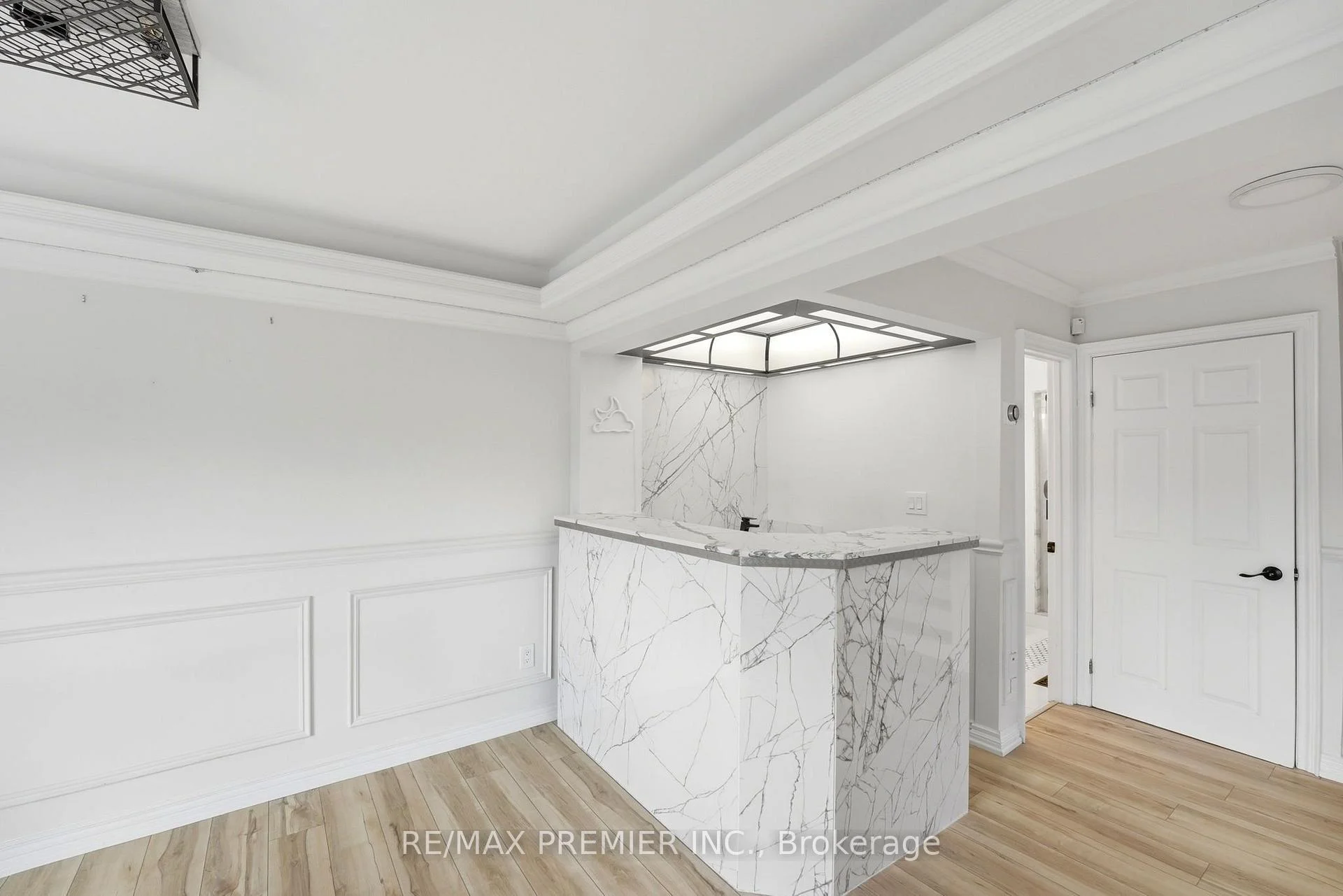 Photo 18 of Unit Lower Level, 21 Avon Crescent, Vaughan, East Woodbridge — HOMEH