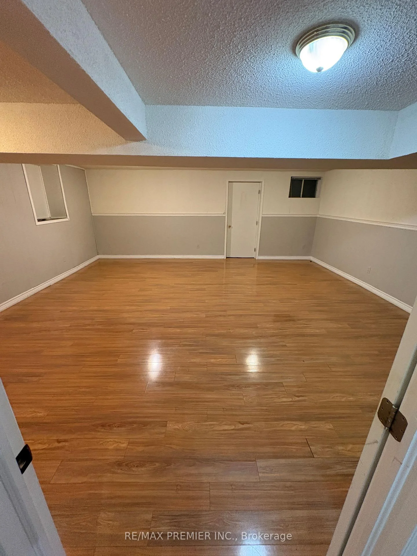 Photo 23 of Unit Lower Level, 21 Avon Crescent, Vaughan, East Woodbridge — HOMEH