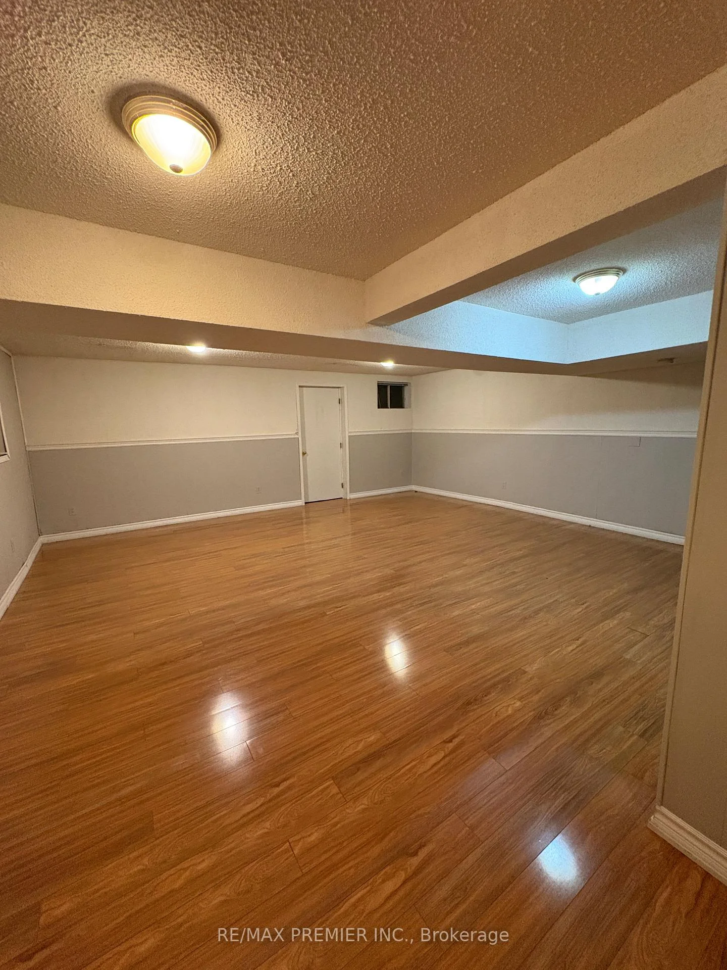 Photo 29 of Unit Lower Level, 21 Avon Crescent, Vaughan, East Woodbridge — HOMEH