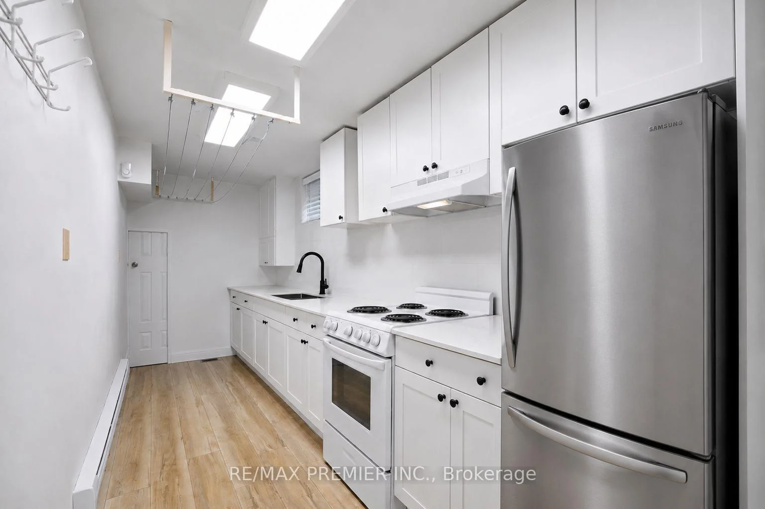 Photo 33 of Unit Lower Level, 21 Avon Crescent, Vaughan, East Woodbridge — HOMEH