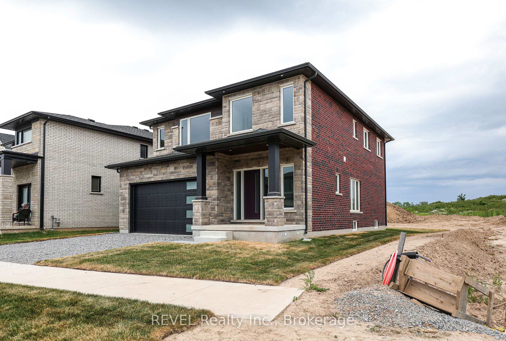 Photo 2 of 111 Acacia Road, Pelham, Fonthill — HOMEH
